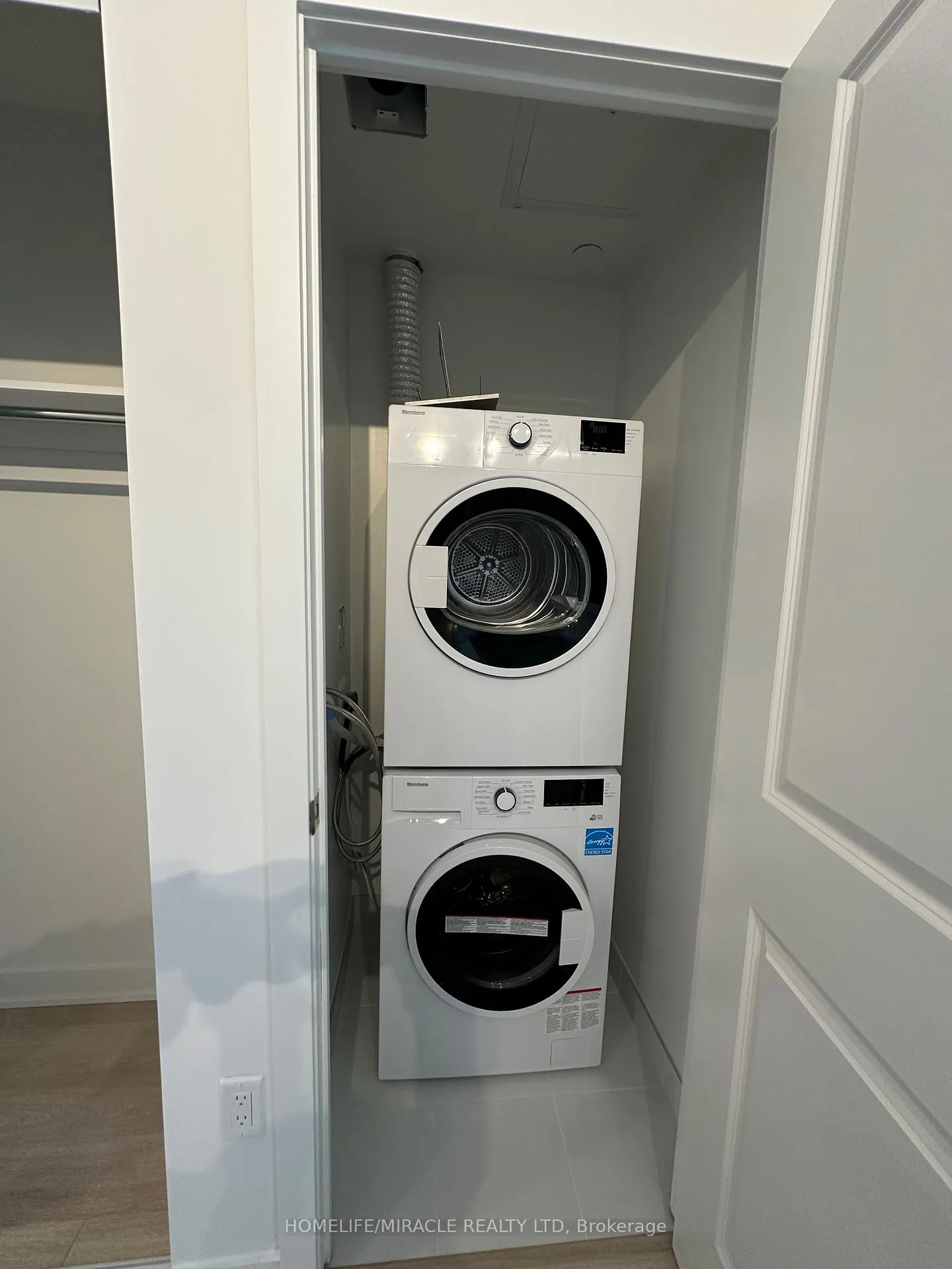 Photo 10 of Unit A-3109, 30 Upper Mall Way, Vaughan, Brownridge — HOMEH