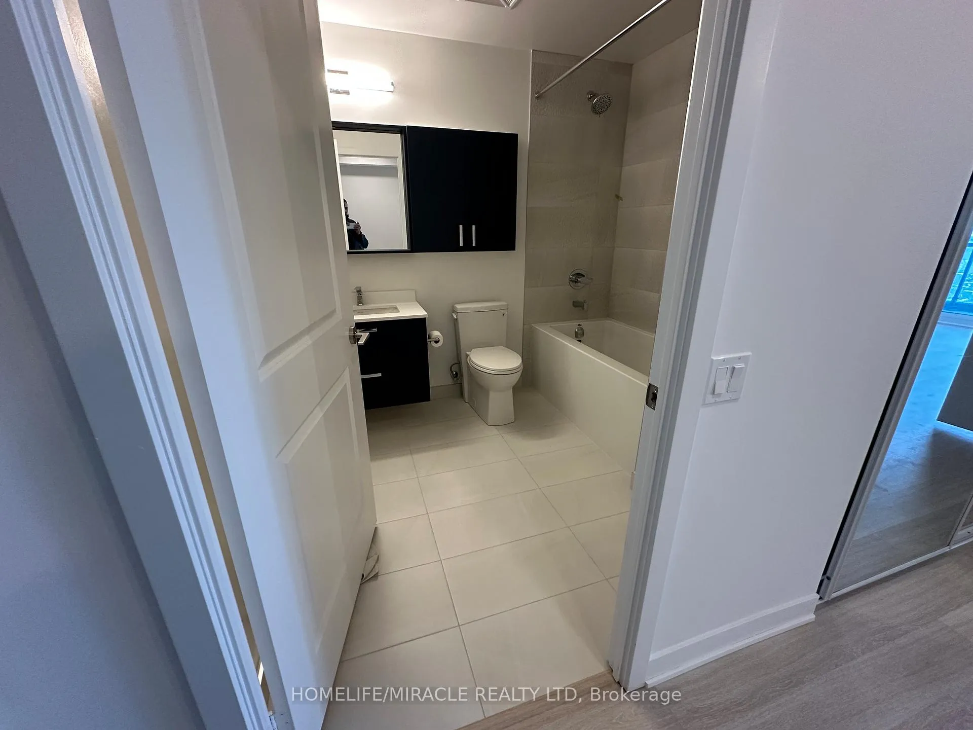 Photo 11 of Unit A-3109, 30 Upper Mall Way, Vaughan, Brownridge — HOMEH