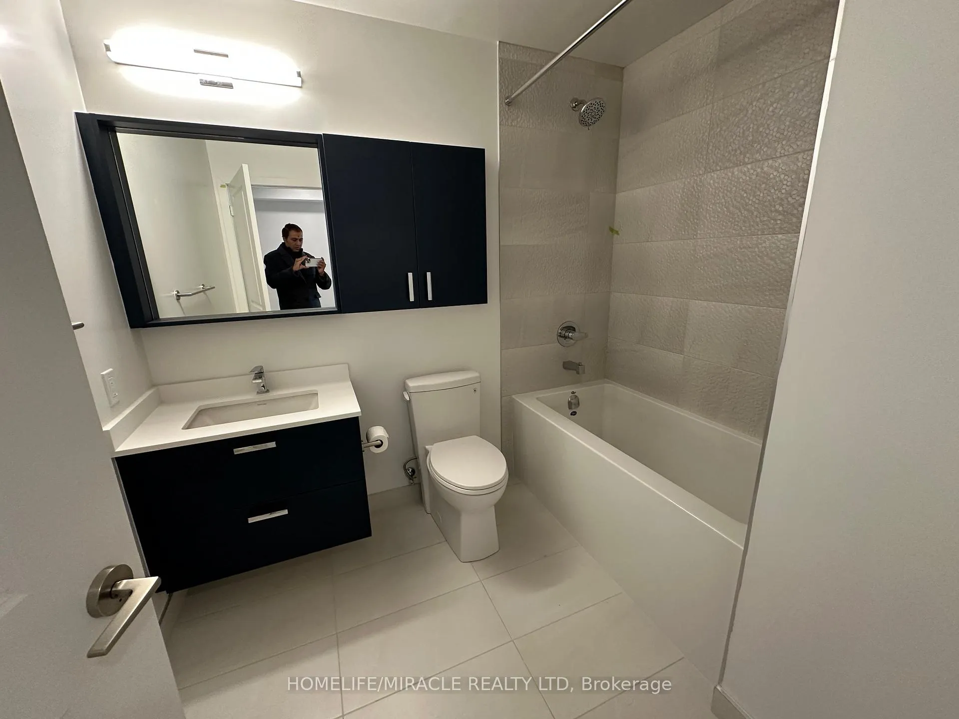 Photo 12 of Unit A-3109, 30 Upper Mall Way, Vaughan, Brownridge — HOMEH