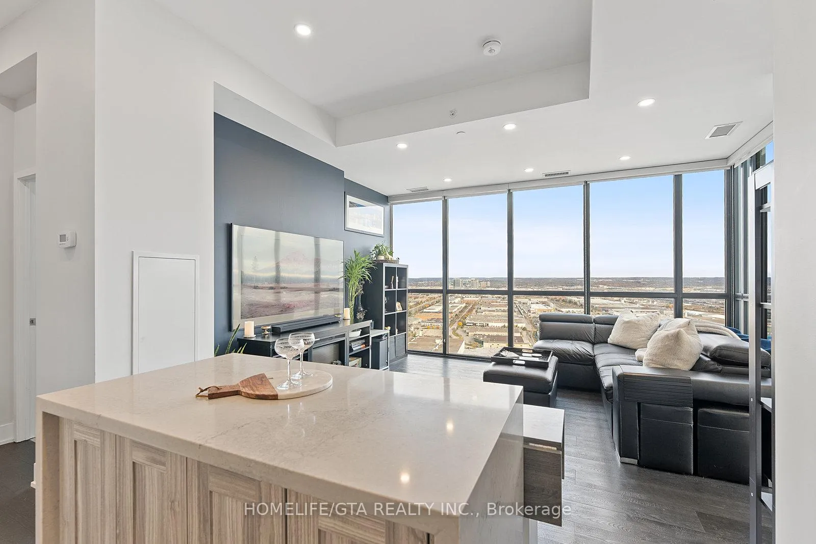 Photo 7 of Unit 3708, 2916 Highway 7, Vaughan, Concord — HOMEH