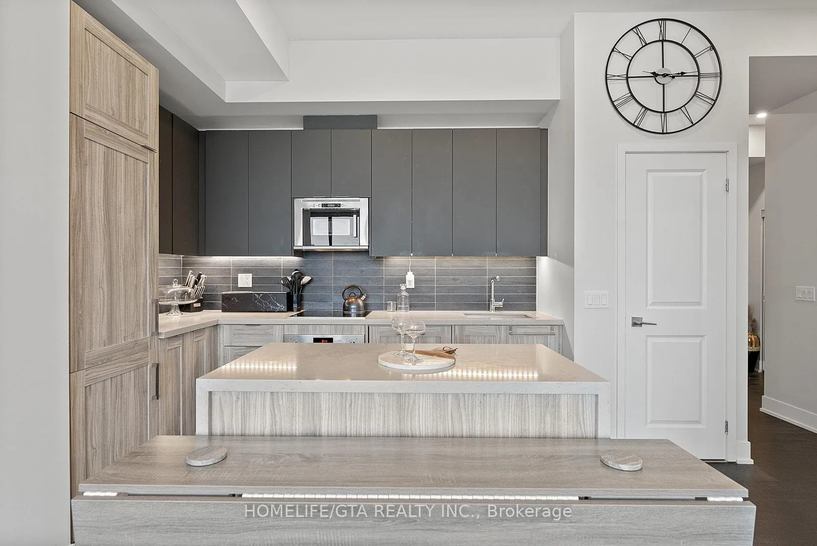 Photo 8 of Unit 3708, 2916 Highway 7, Vaughan, Concord — HOMEH