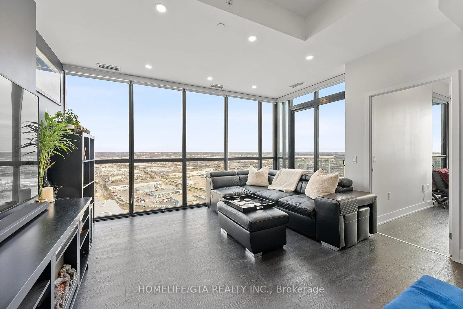 Photo 10 of Unit 3708, 2916 Highway 7, Vaughan, Concord — HOMEH