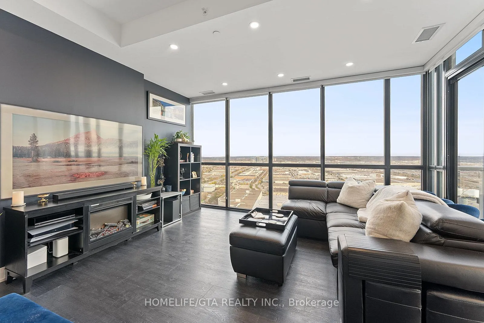 Photo 11 of Unit 3708, 2916 Highway 7, Vaughan, Concord — HOMEH