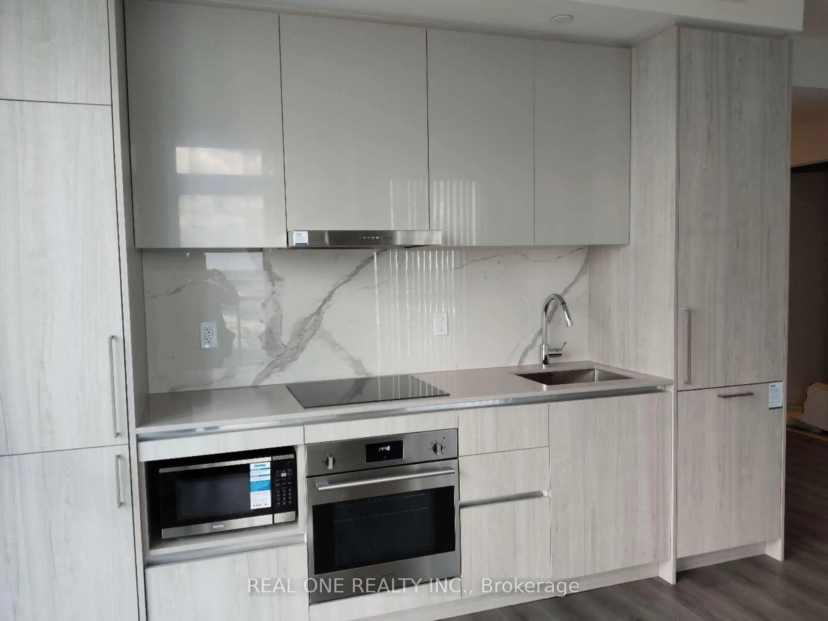 Photo 2 of Unit 3912, 225 Commerce Street, Vaughan, Vaughan Corporate Centre — HOMEH