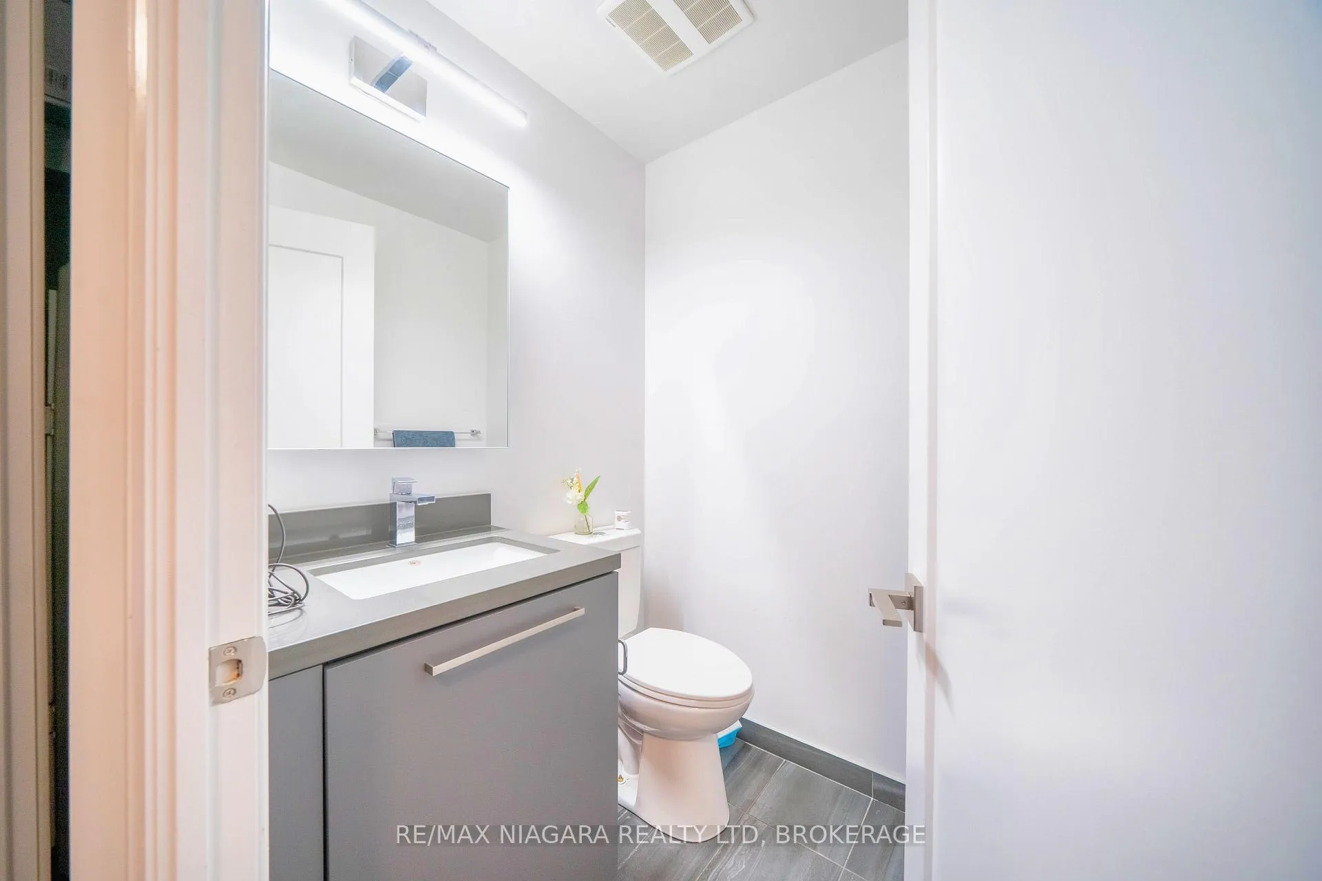 Photo 8 of Unit 105, 12 Gandhi Lane, Markham, Commerce Valley — HOMEH