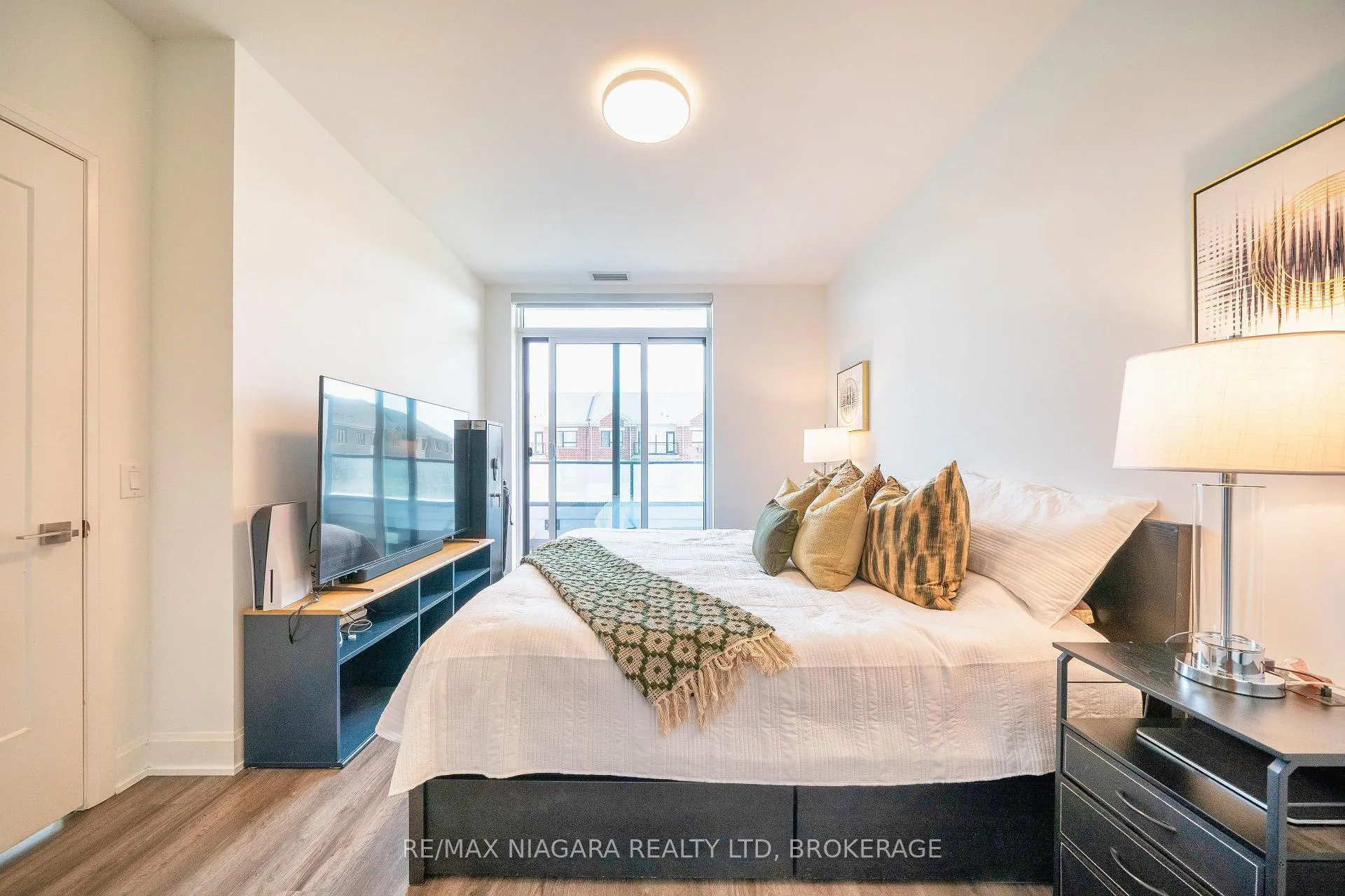 Photo 37 of Unit 105, 12 Gandhi Lane, Markham, Commerce Valley — HOMEH