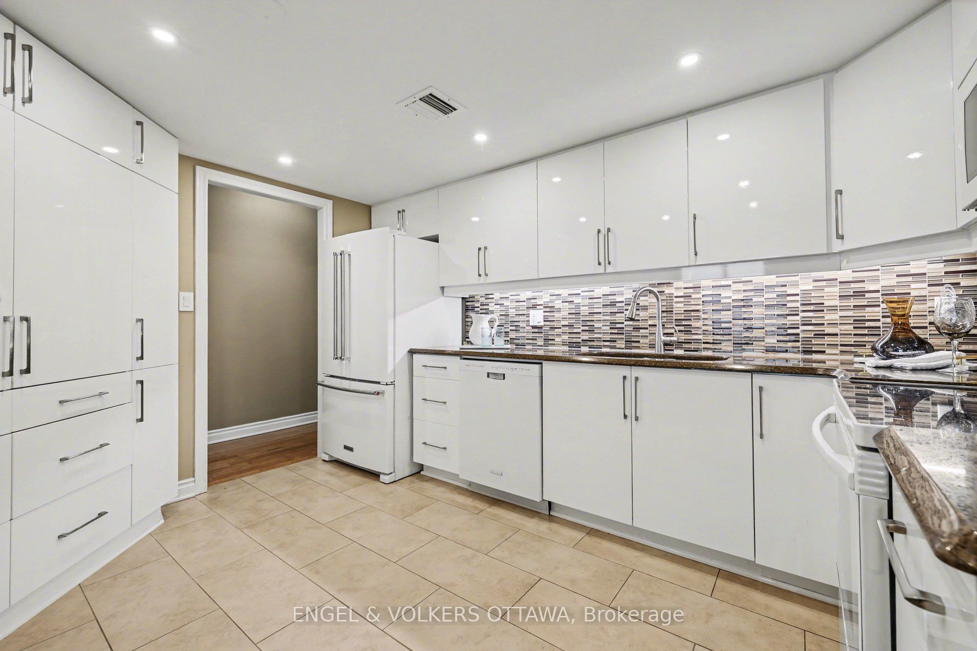 Photo 9 of Unit 805, 3105 Carling Avenue, Ottawa, Bayshore — HOMEH