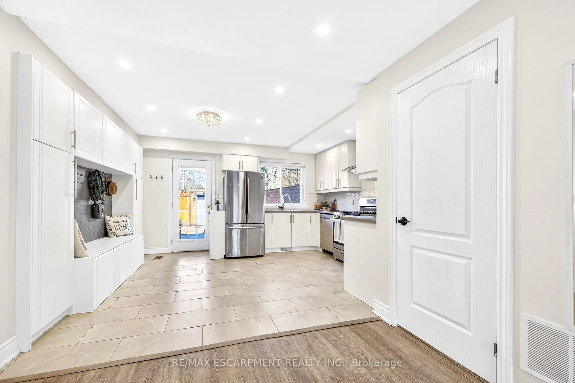 Photo 6 of 133 Avondale Street, Hamilton, Crown Point — HOMEH