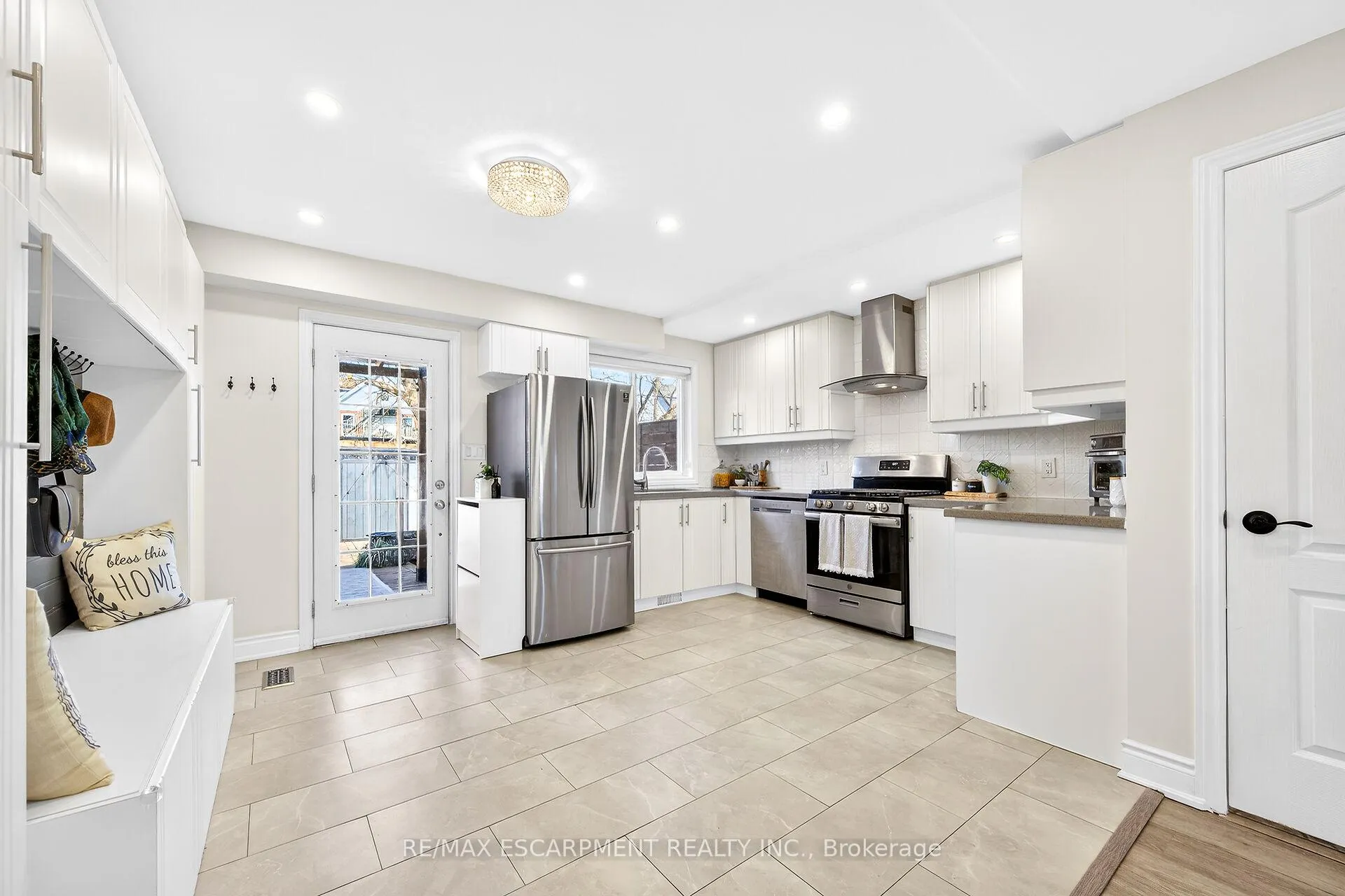 Photo 7 of 133 Avondale Street, Hamilton, Crown Point — HOMEH