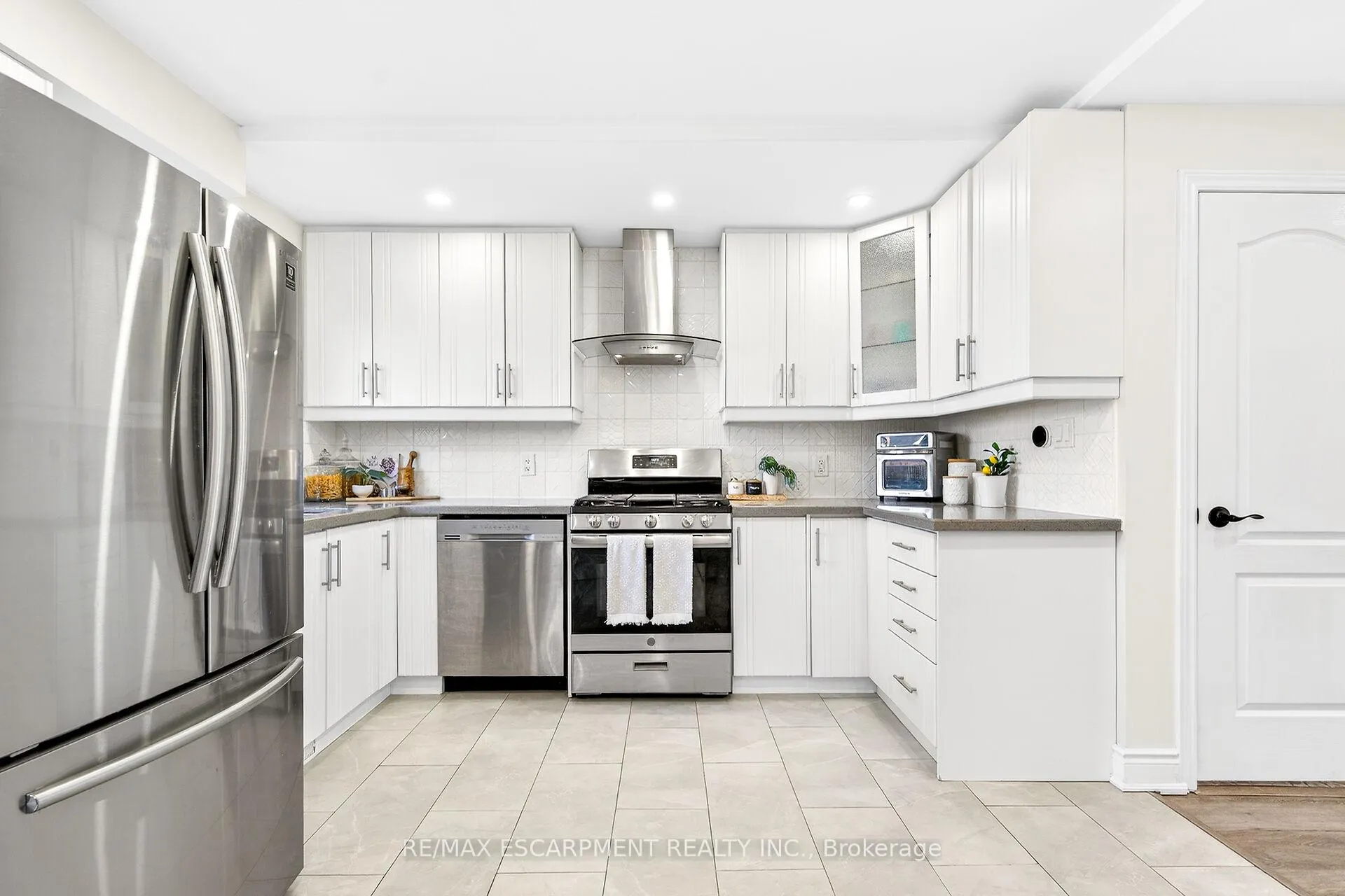 Photo 10 of 133 Avondale Street, Hamilton, Crown Point — HOMEH
