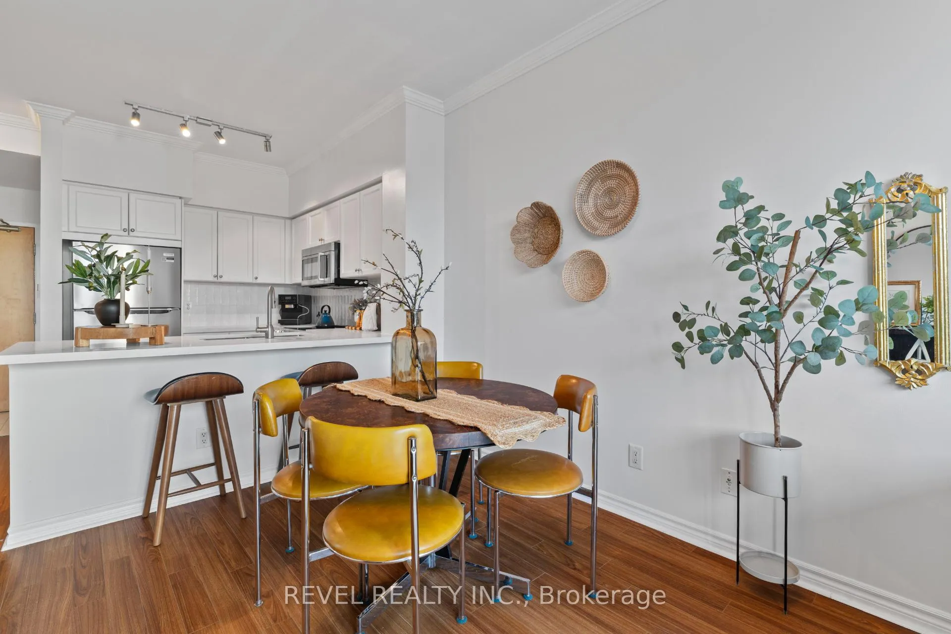 Photo 7 of Unit 303, 5 Marine Parade Drive, Etobicoke, Mimico — HOMEH
