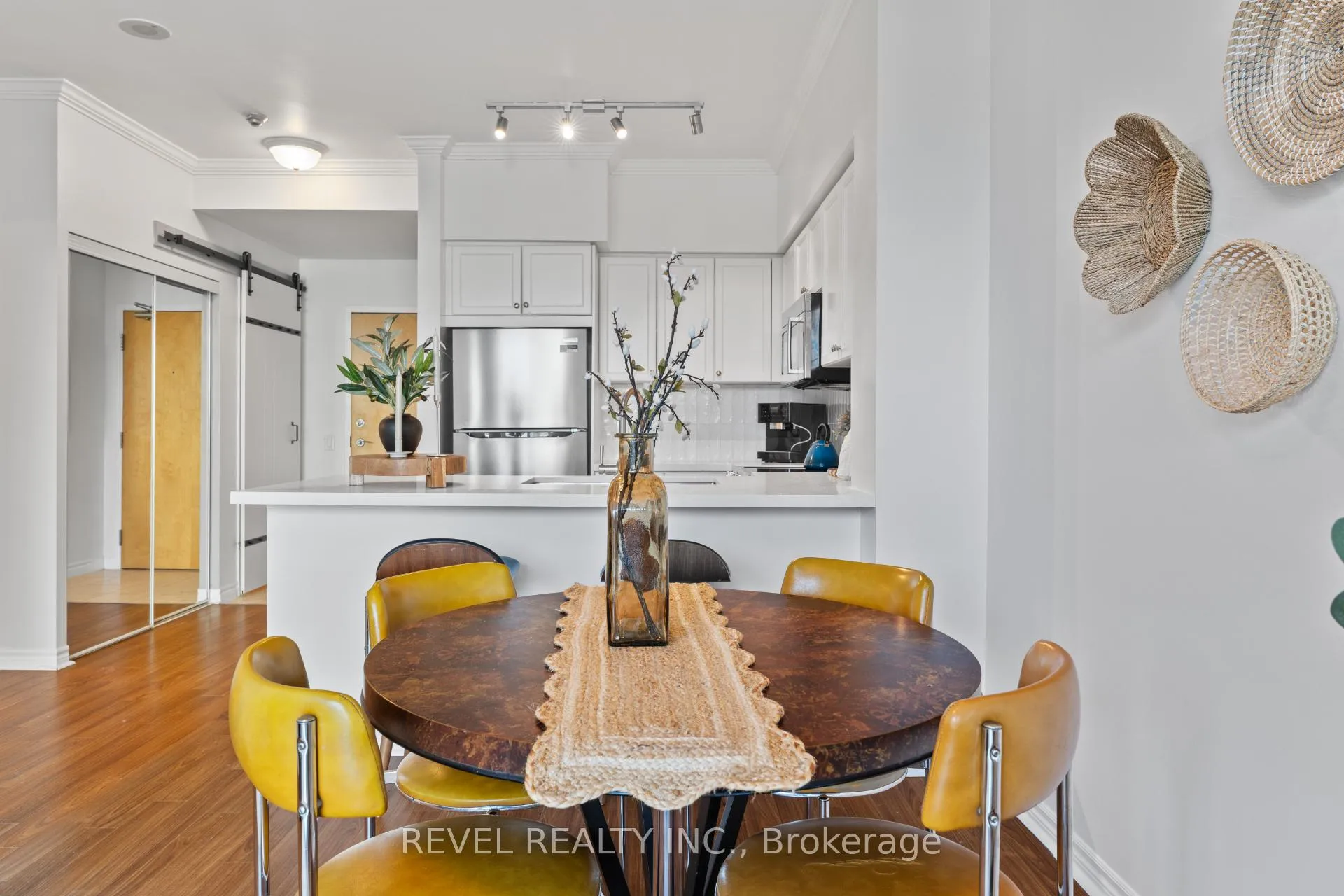 Photo 8 of Unit 303, 5 Marine Parade Drive, Etobicoke, Mimico — HOMEH