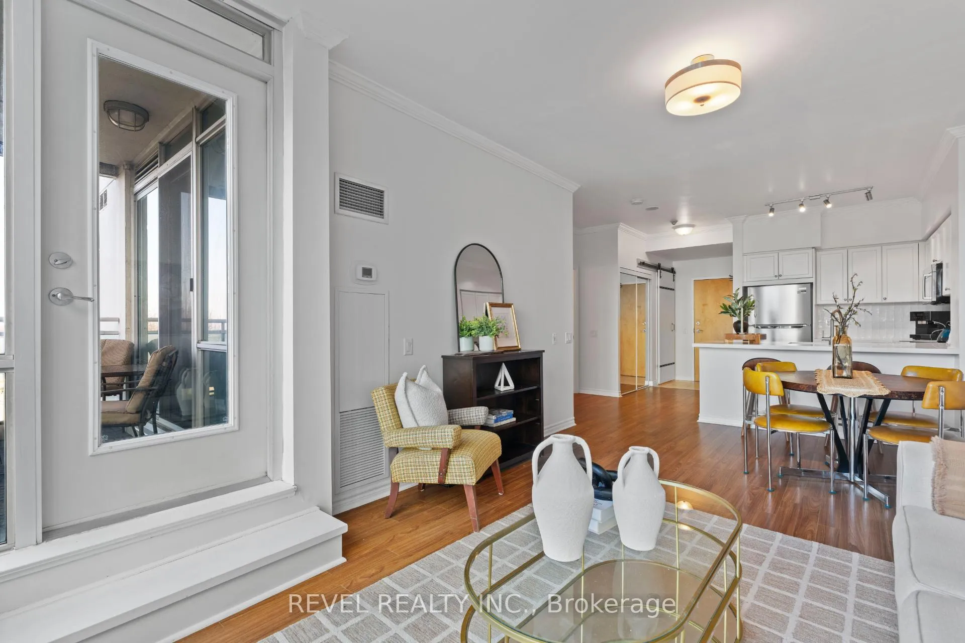 Photo 10 of Unit 303, 5 Marine Parade Drive, Etobicoke, Mimico — HOMEH