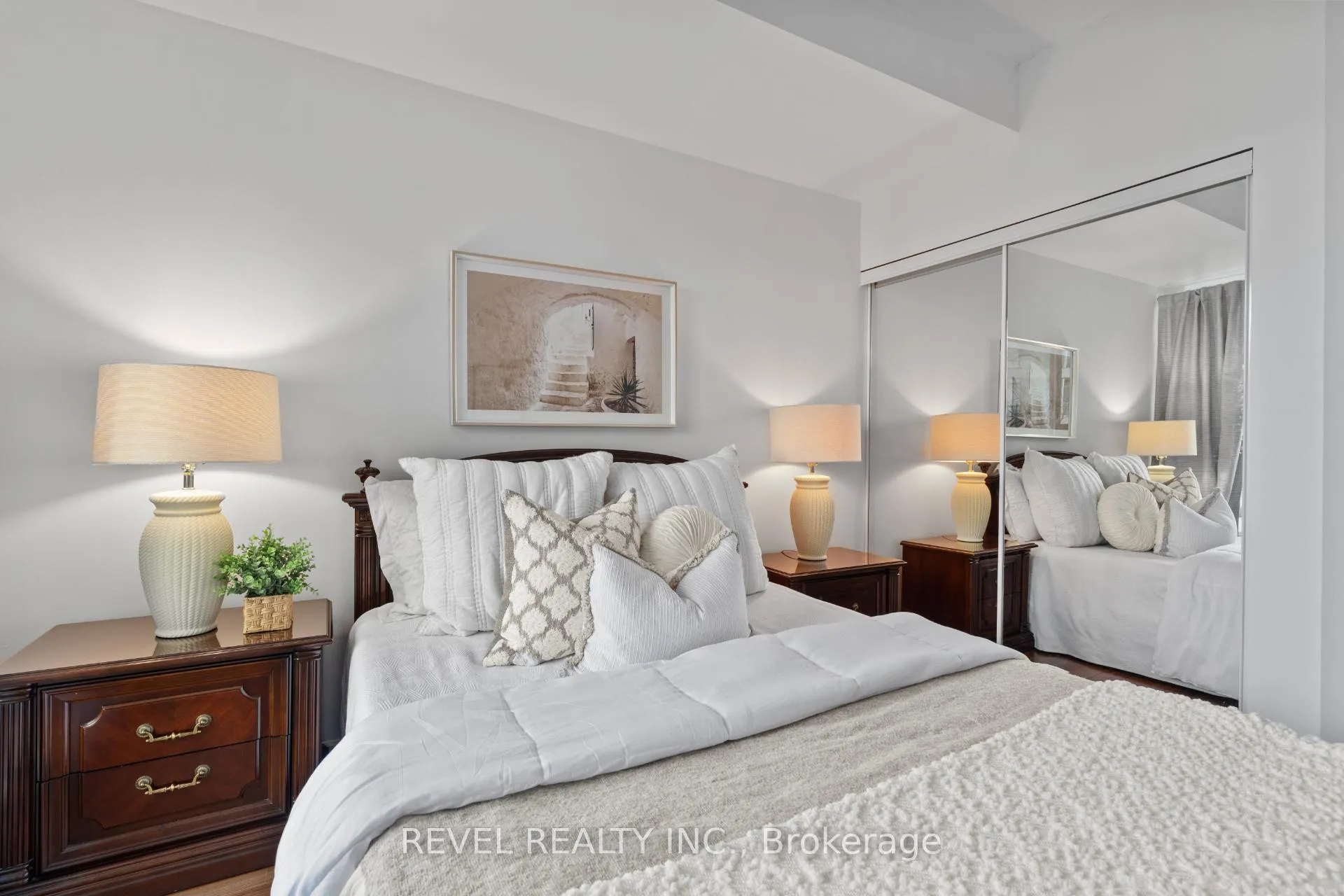 Photo 18 of Unit 303, 5 Marine Parade Drive, Etobicoke, Mimico — HOMEH