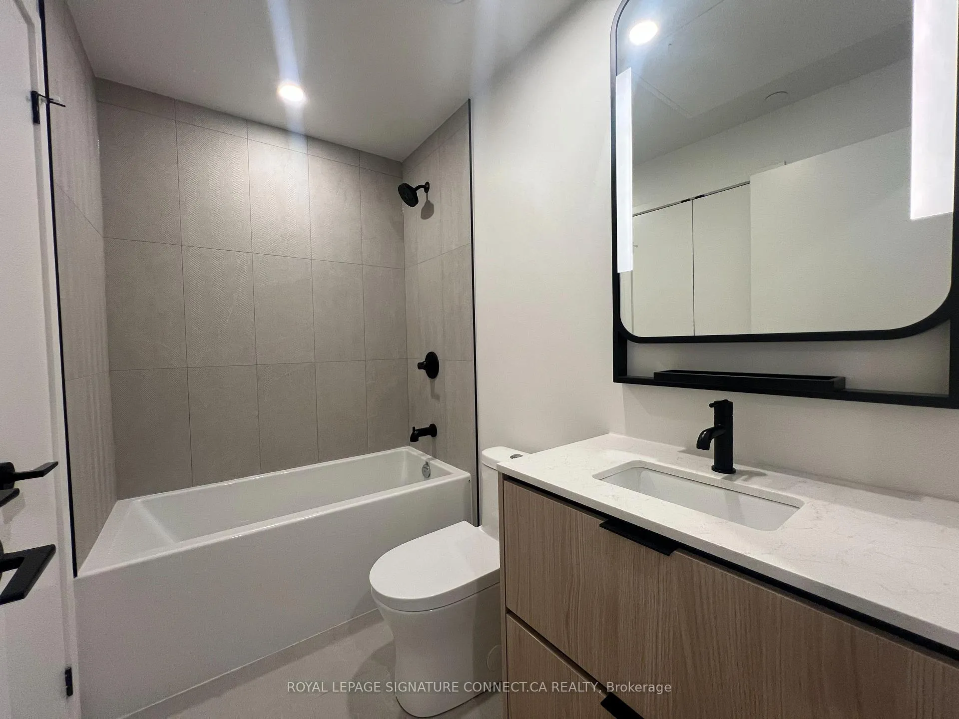 Photo 3 of Unit 321, 1050 Eastern Avenue, Toronto, Woodbine Corridor — HOMEH