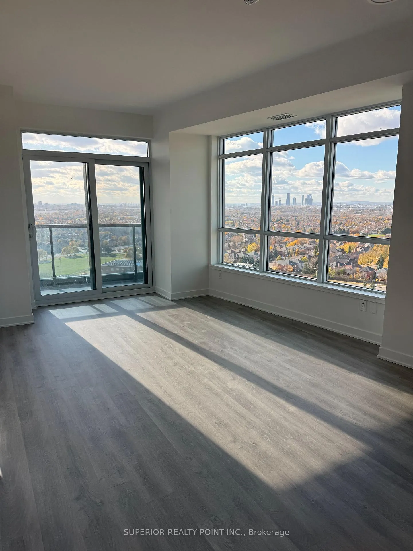 Photo 4 of Unit 1905, 30 Upper Mall Way, Vaughan, Brownridge — HOMEH