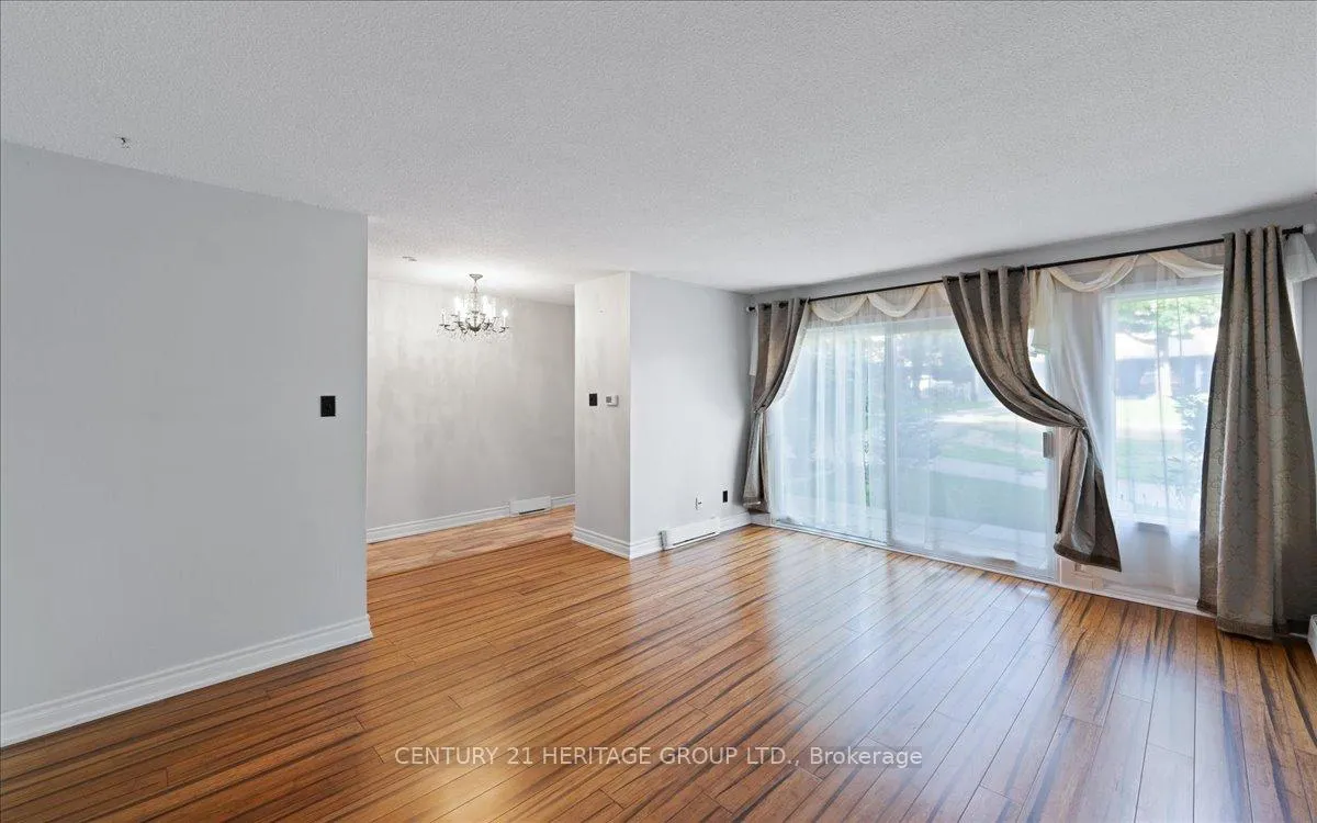 Photo 5 of 238 Milestone Crescent, Aurora, Aurora Village — HOMEH