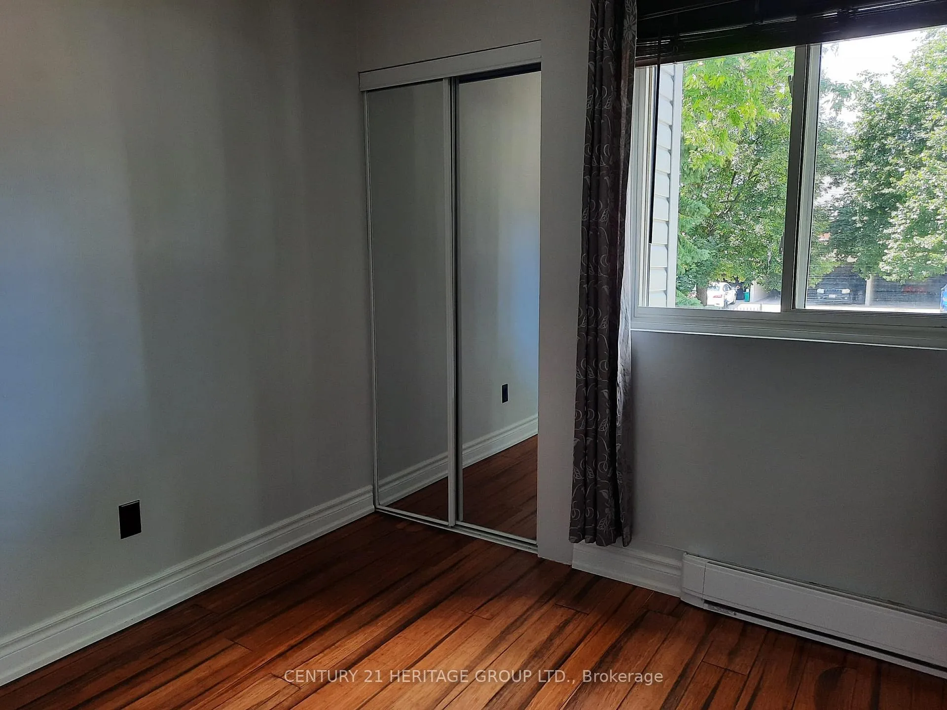 Photo 10 of 238 Milestone Crescent, Aurora, Aurora Village — HOMEH