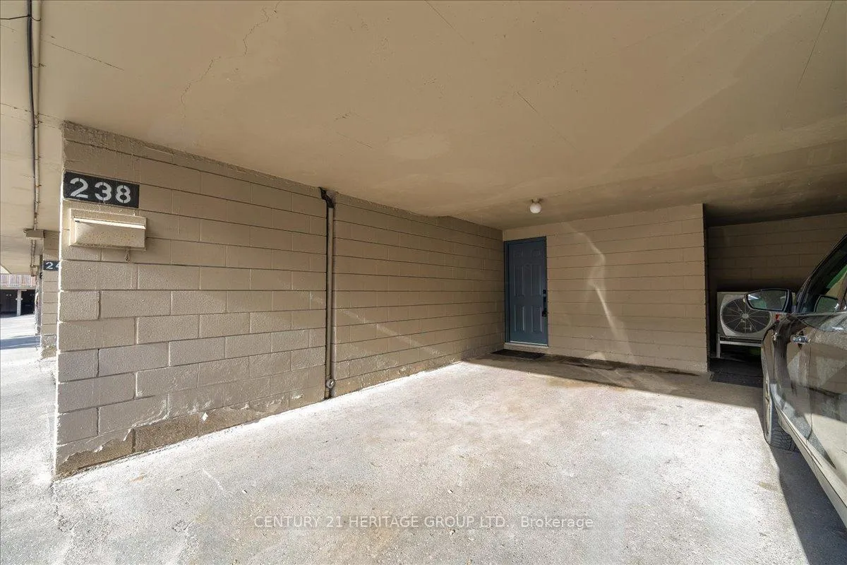 Photo 18 of 238 Milestone Crescent, Aurora, Aurora Village — HOMEH
