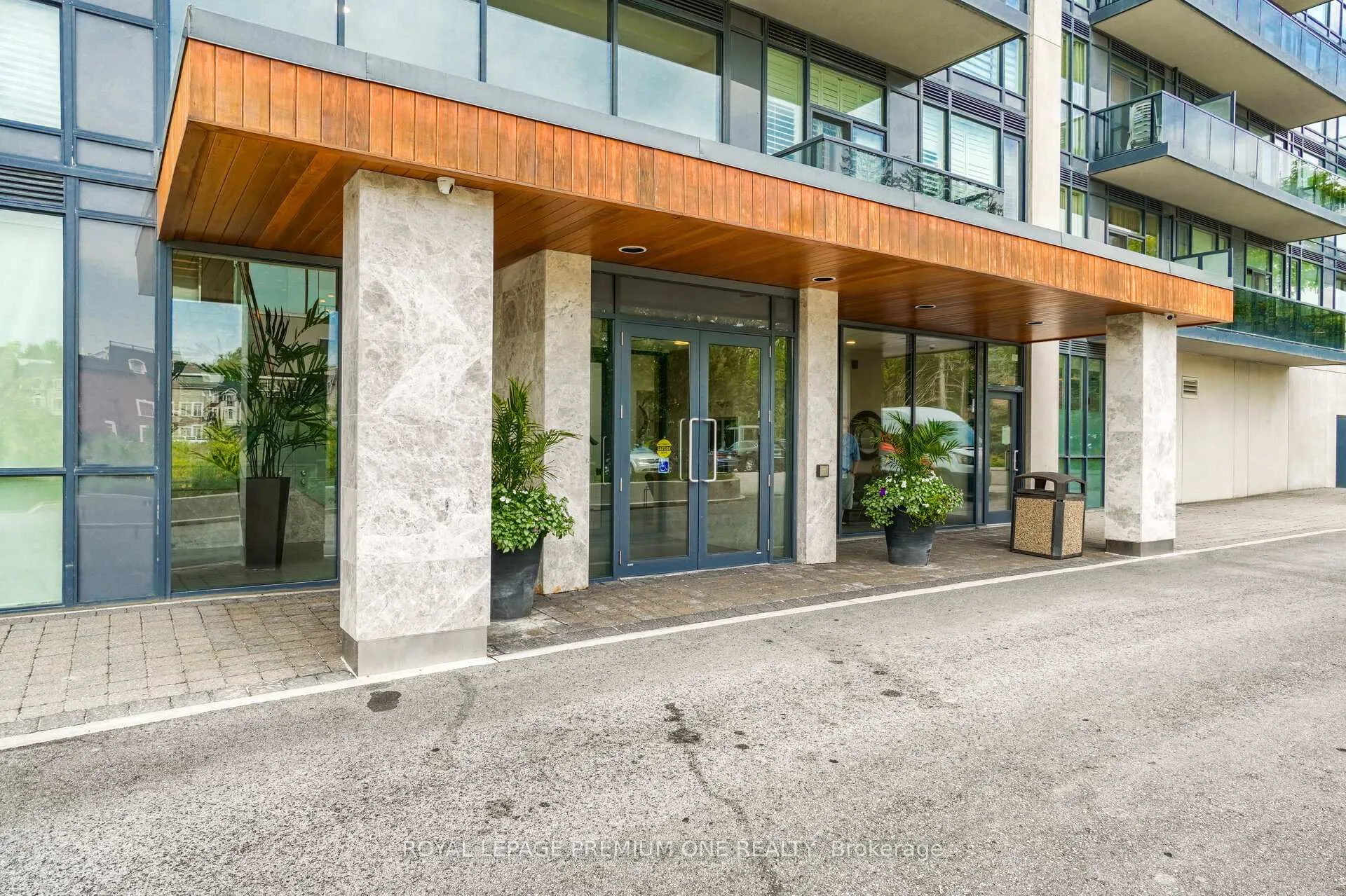 Photo 3 of Unit 107, 4700 Highway 7, Vaughan, East Woodbridge — HOMEH