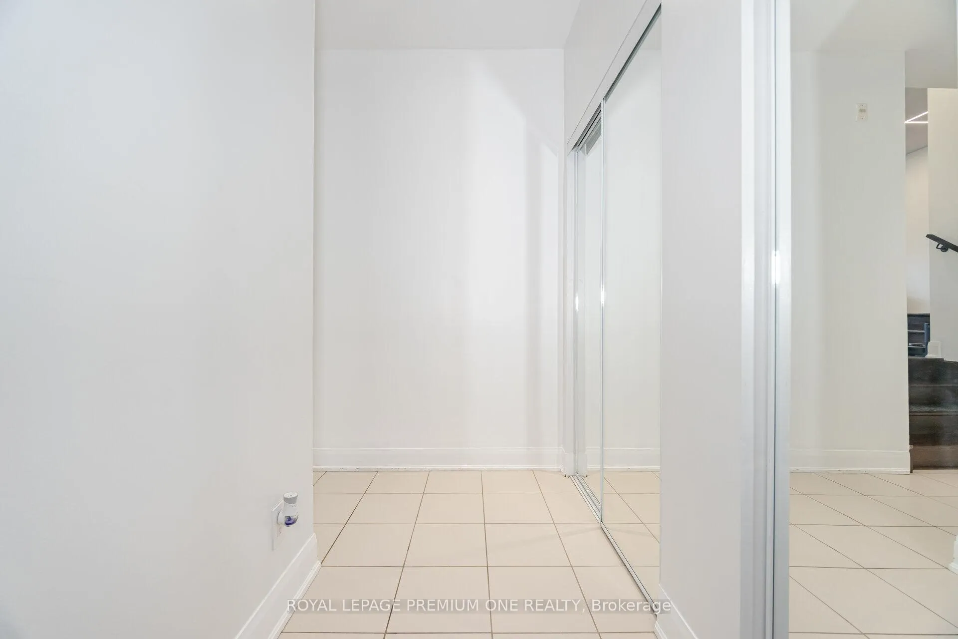 Photo 8 of Unit 107, 4700 Highway 7, Vaughan, East Woodbridge — HOMEH