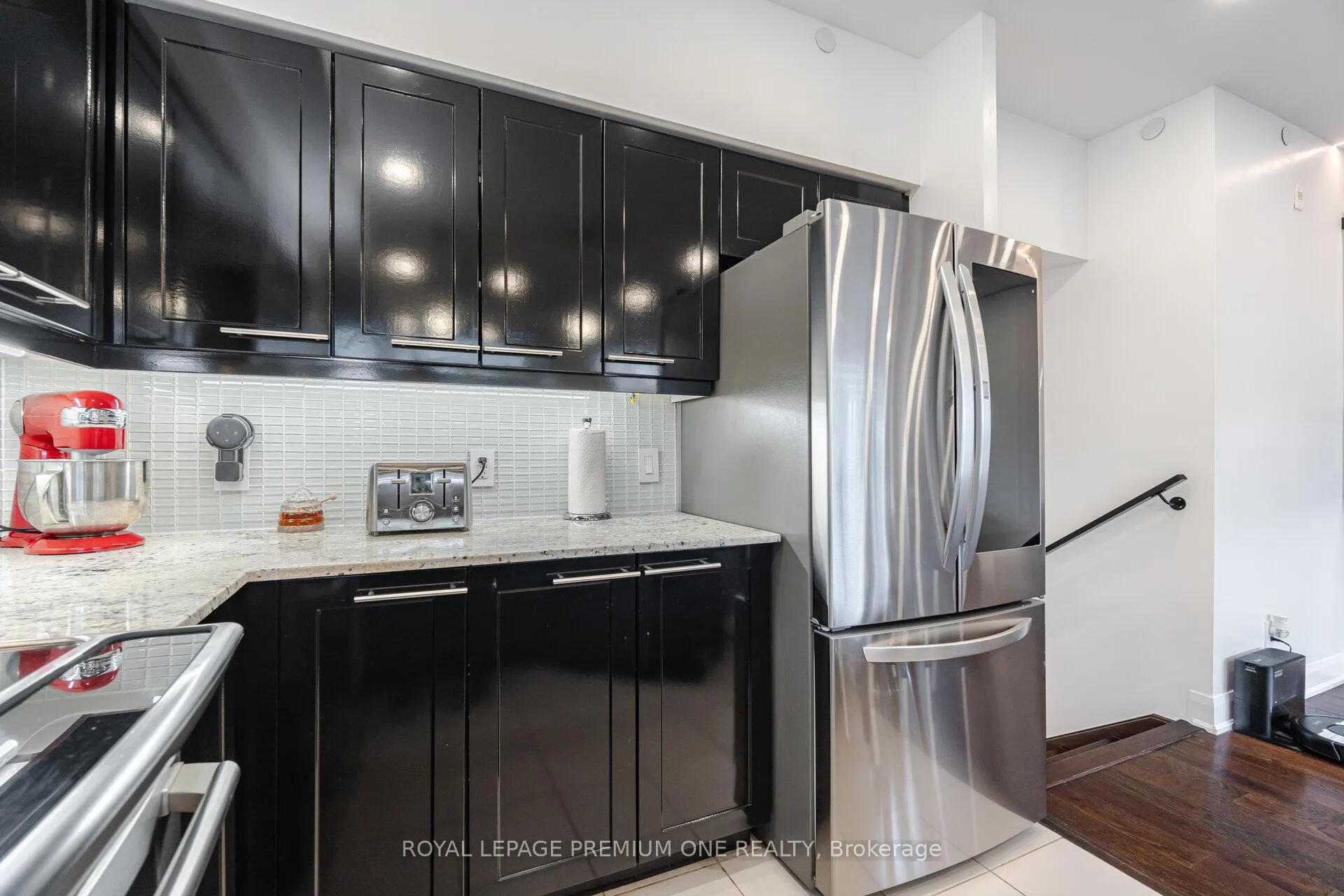 Photo 13 of Unit 107, 4700 Highway 7, Vaughan, East Woodbridge — HOMEH