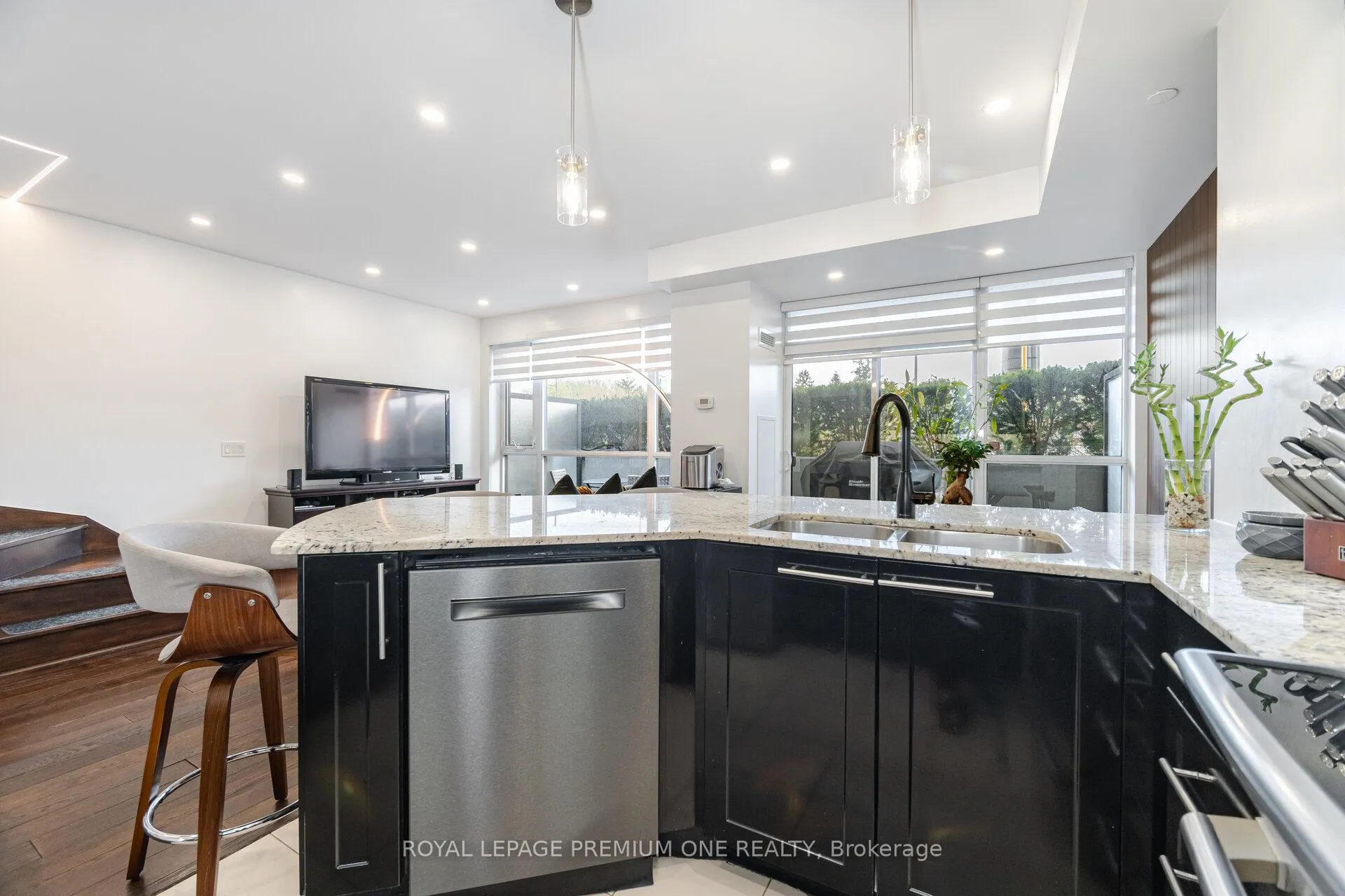 Photo 14 of Unit 107, 4700 Highway 7, Vaughan, East Woodbridge — HOMEH