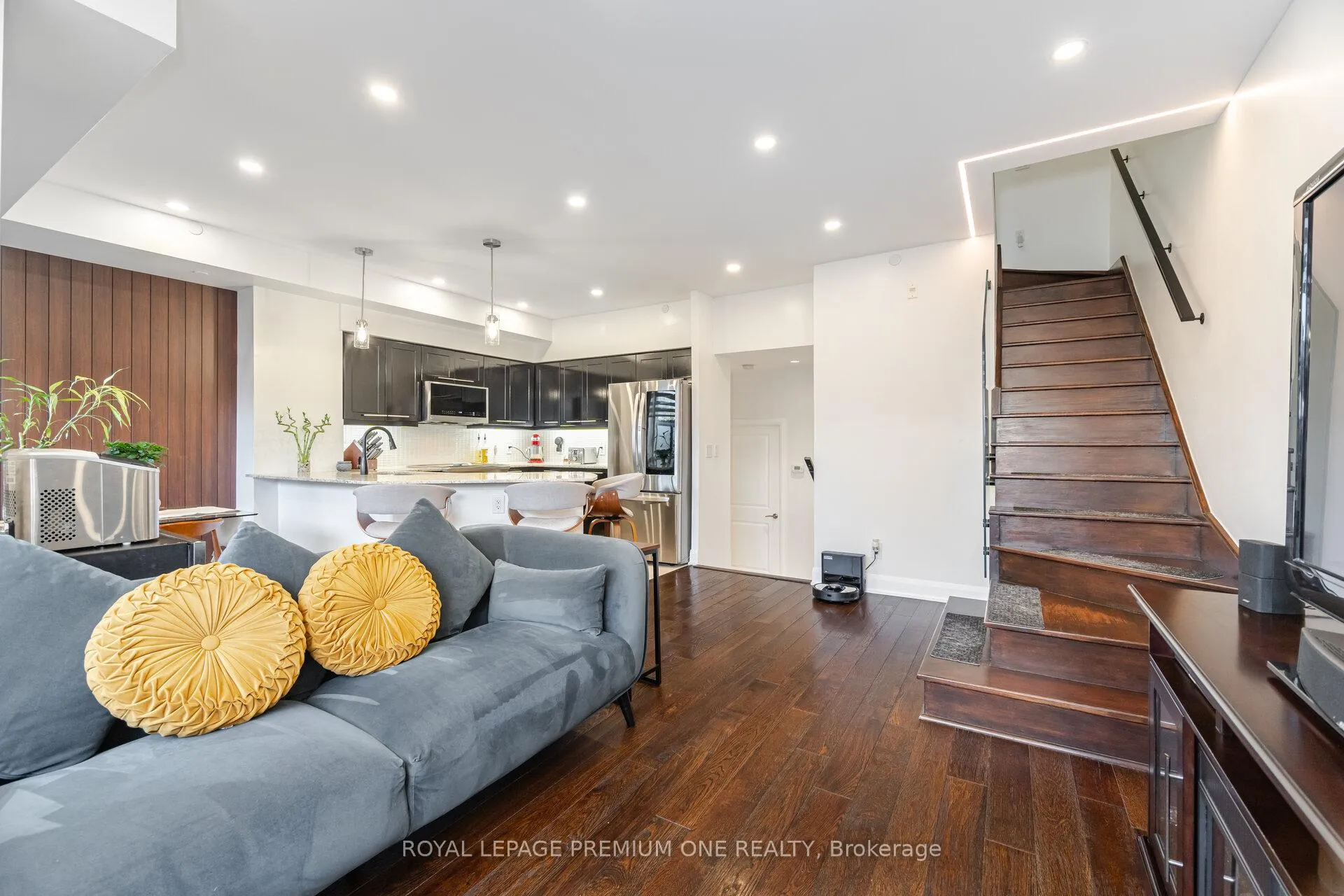 Photo 21 of Unit 107, 4700 Highway 7, Vaughan, East Woodbridge — HOMEH