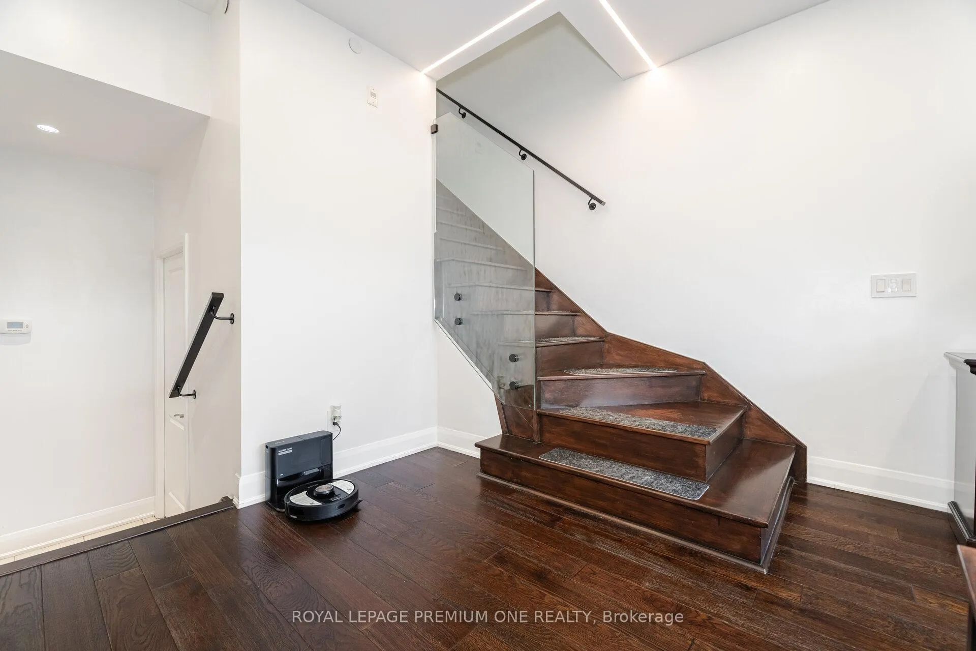 Photo 25 of Unit 107, 4700 Highway 7, Vaughan, East Woodbridge — HOMEH