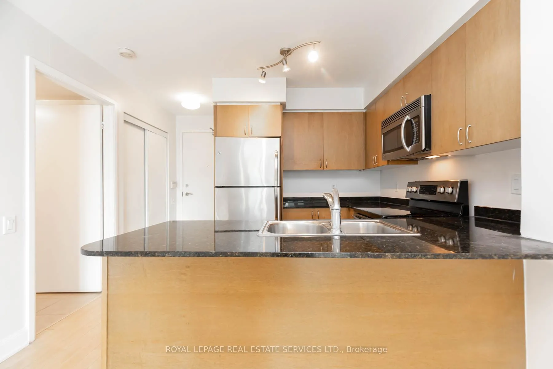 Photo 3 of Unit 604, 2191 Yonge Street, Toronto, Mount Pleasant West — HOMEH