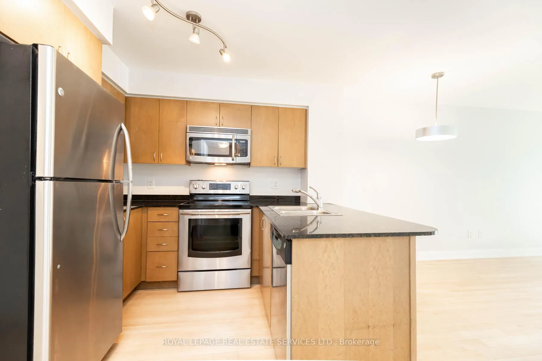 Photo 4 of Unit 604, 2191 Yonge Street, Toronto, Mount Pleasant West — HOMEH