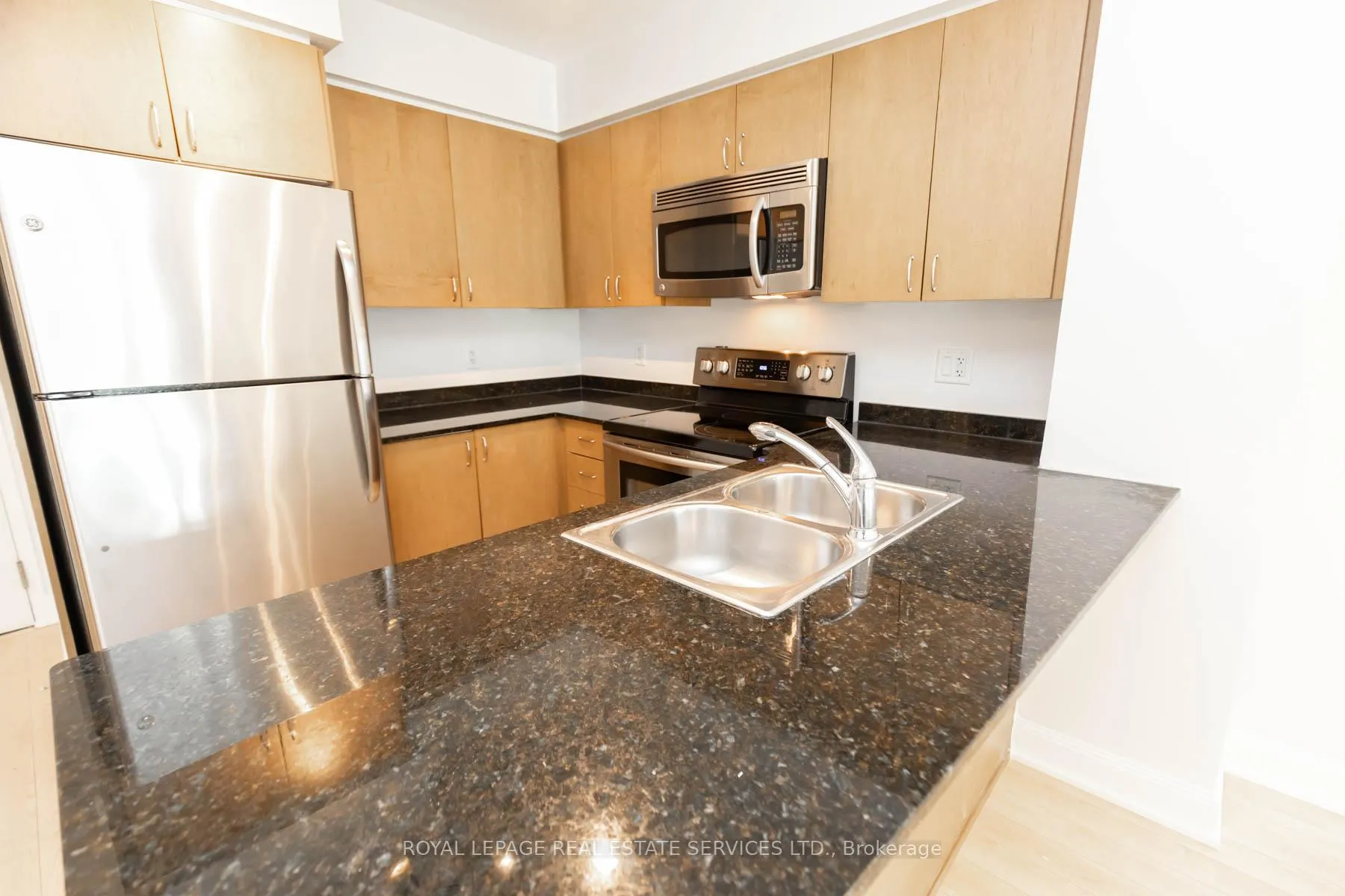 Photo 5 of Unit 604, 2191 Yonge Street, Toronto, Mount Pleasant West — HOMEH