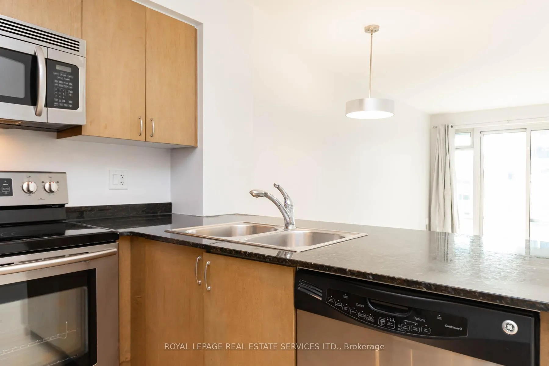 Photo 6 of Unit 604, 2191 Yonge Street, Toronto, Mount Pleasant West — HOMEH