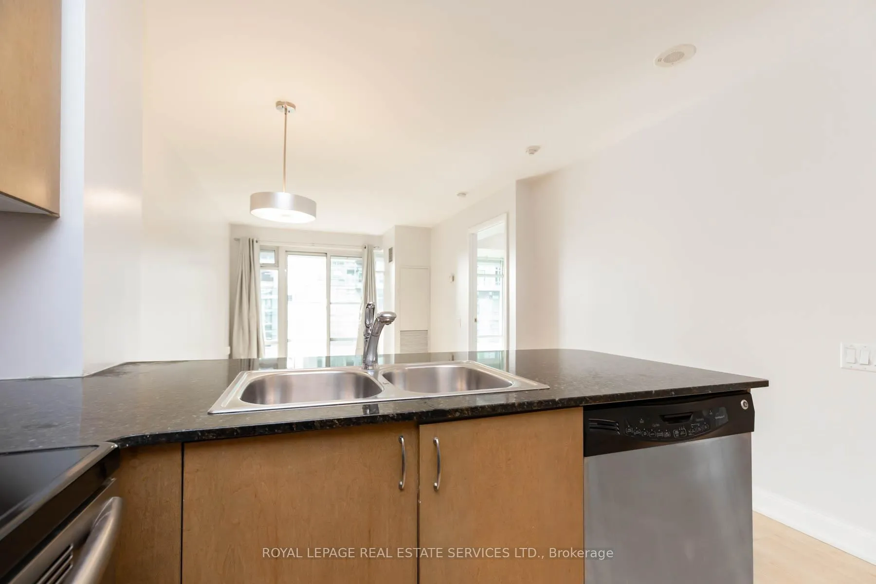 Photo 7 of Unit 604, 2191 Yonge Street, Toronto, Mount Pleasant West — HOMEH