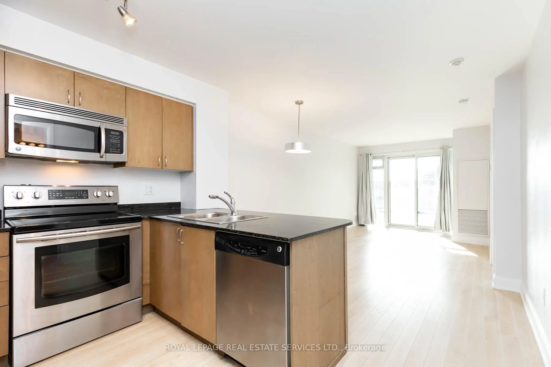 Photo 8 of Unit 604, 2191 Yonge Street, Toronto, Mount Pleasant West — HOMEH
