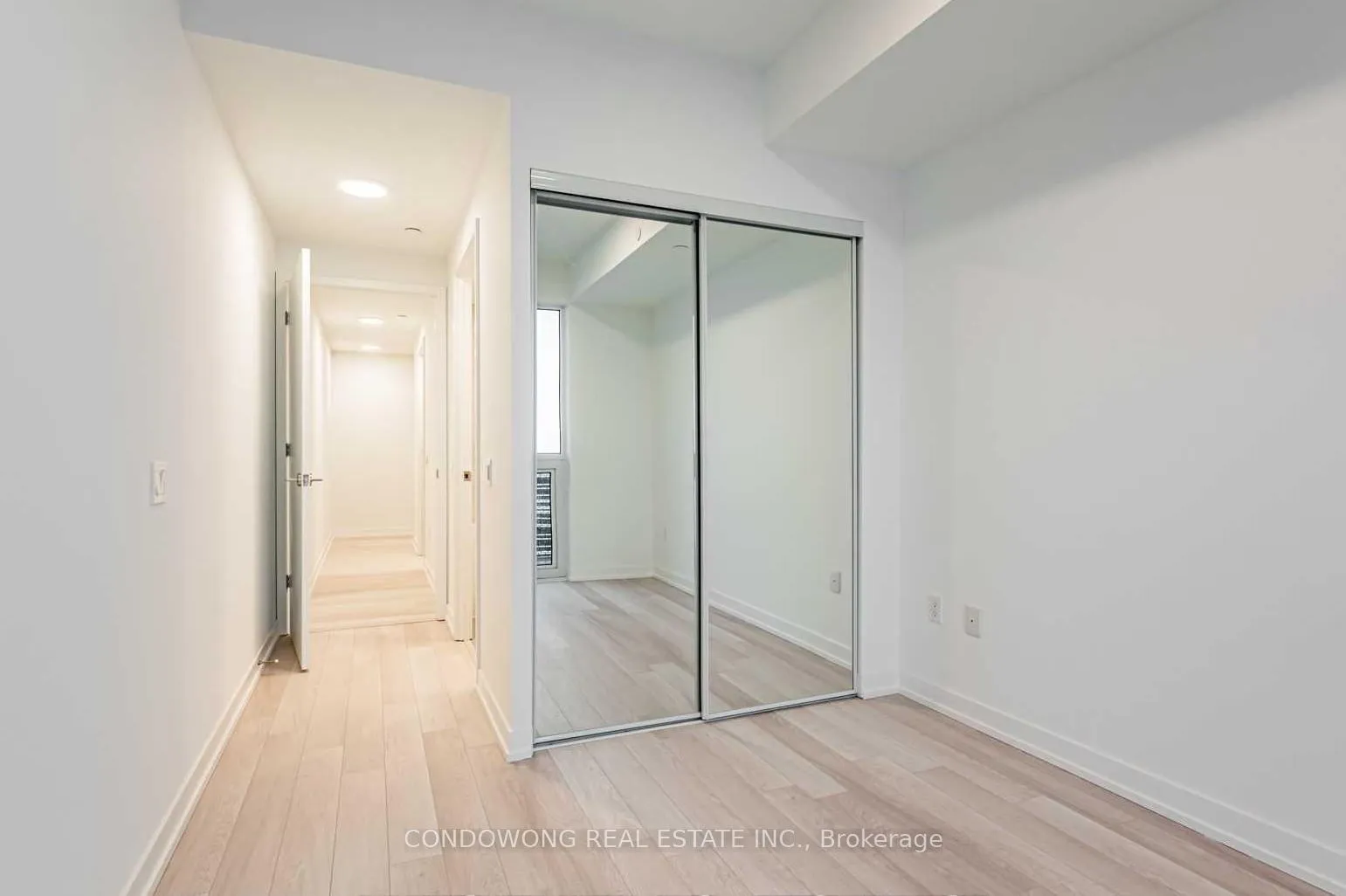 Photo 5 of Unit 4103, 39 Roehampton Avenue, Toronto, Mount Pleasant West — HOMEH