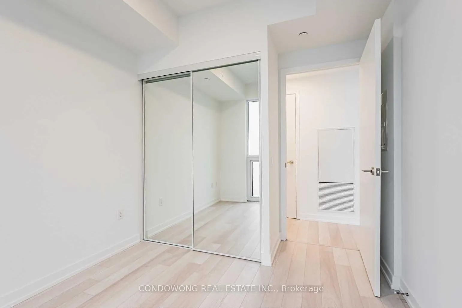 Photo 7 of Unit 4103, 39 Roehampton Avenue, Toronto, Mount Pleasant West — HOMEH