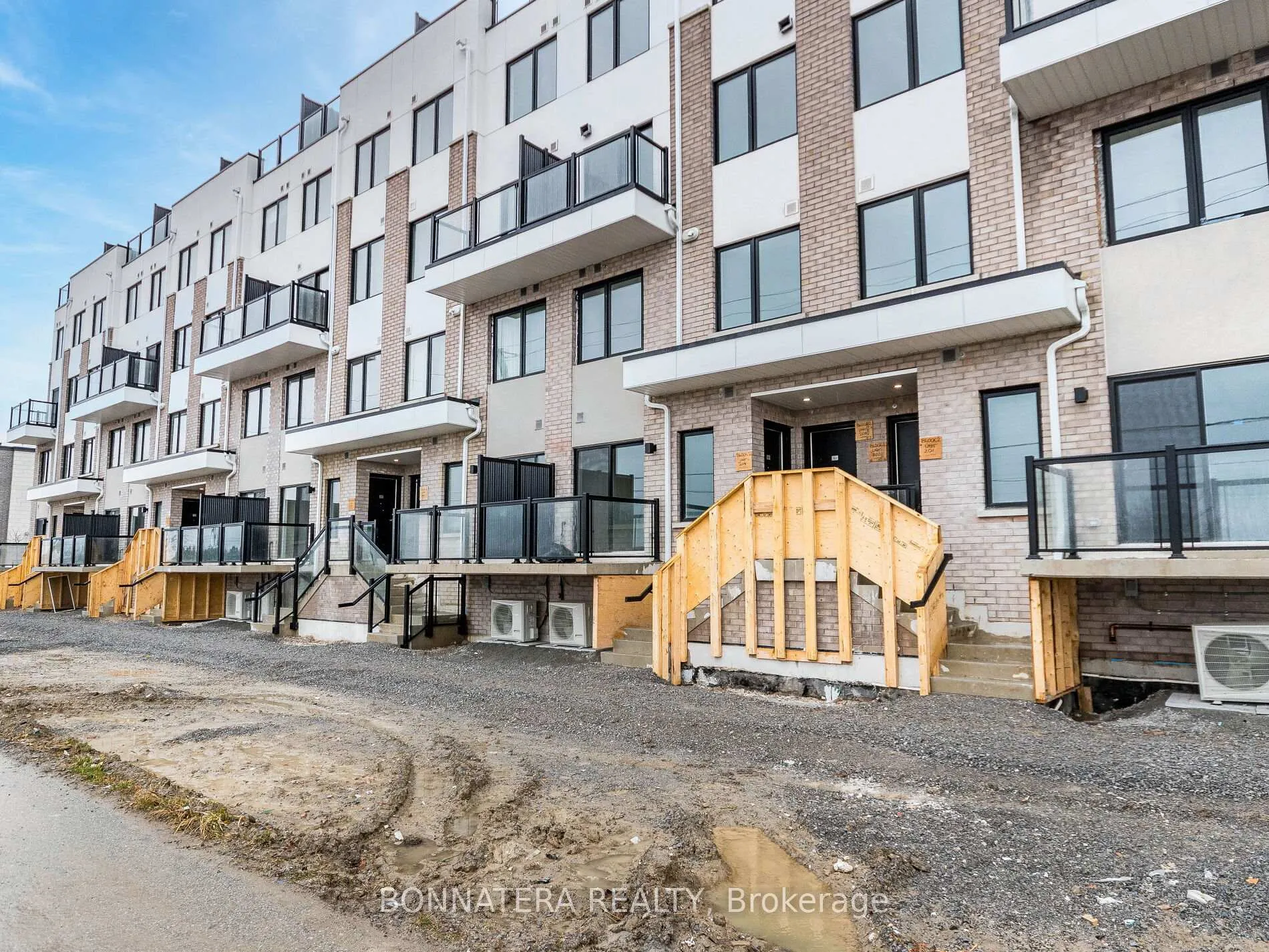 Photo 2 of Unit 303, 1695 Dersan Street, Pickering, Duffin Heights — HOMEH