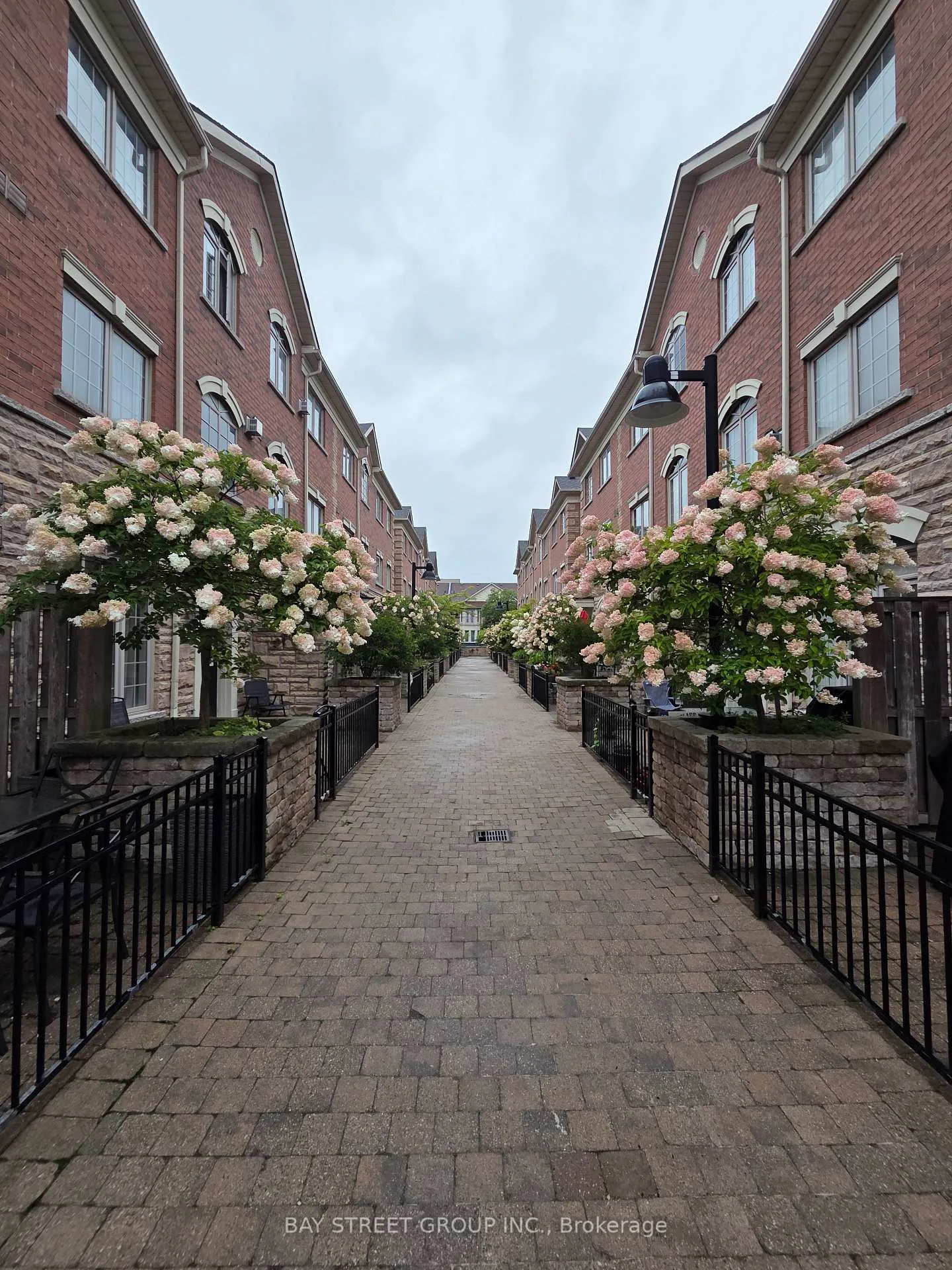 Photo 1 of 8 Brighton Place, Vaughan, Crestwood-Springfarm-Yorkhill — HOMEH