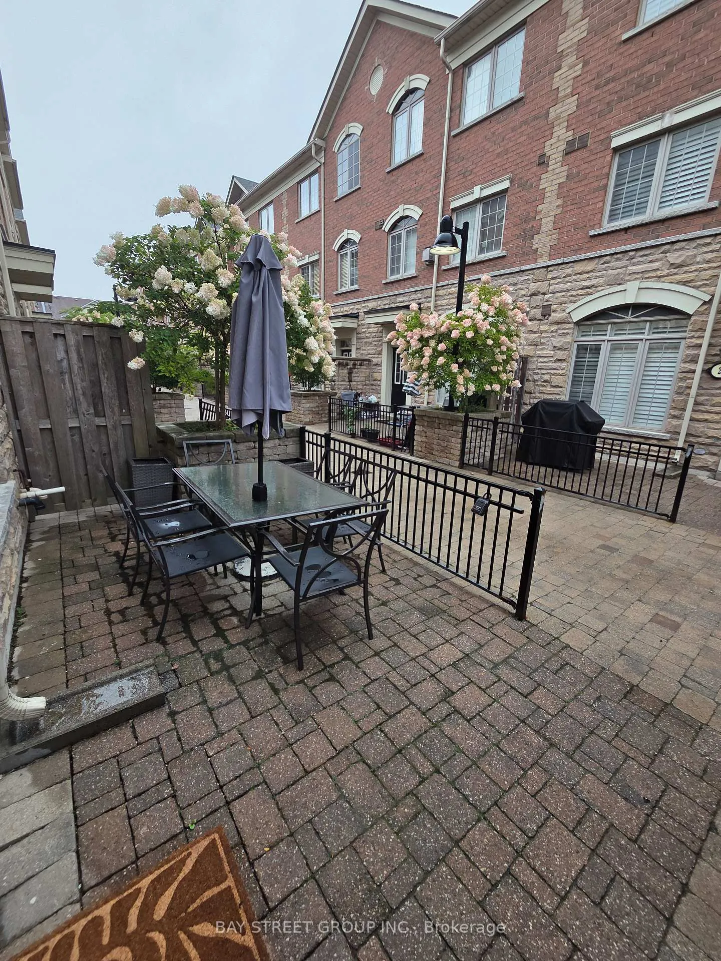 Photo 2 of 8 Brighton Place, Vaughan, Crestwood-Springfarm-Yorkhill — HOMEH