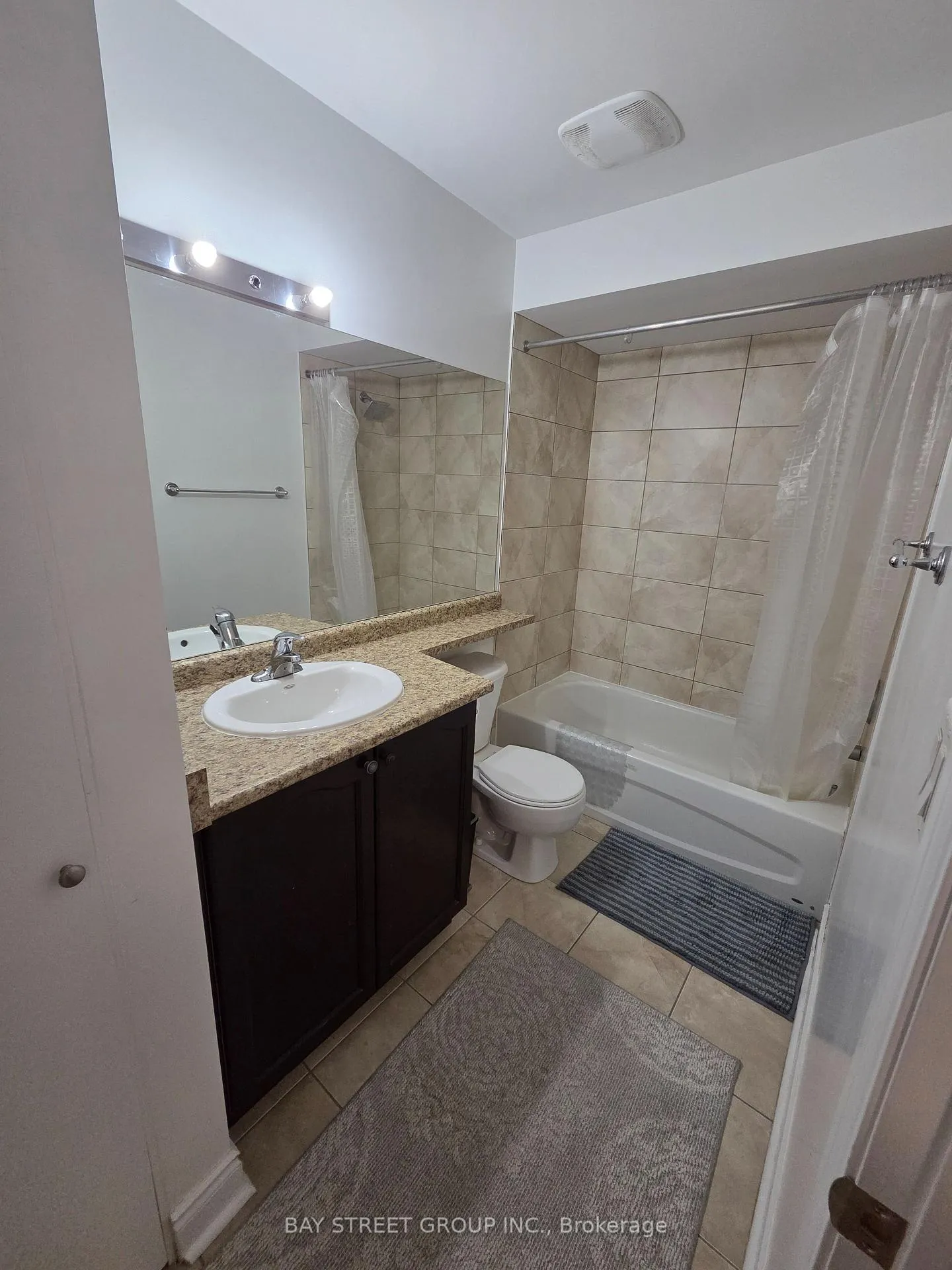 Photo 7 of 8 Brighton Place, Vaughan, Crestwood-Springfarm-Yorkhill — HOMEH