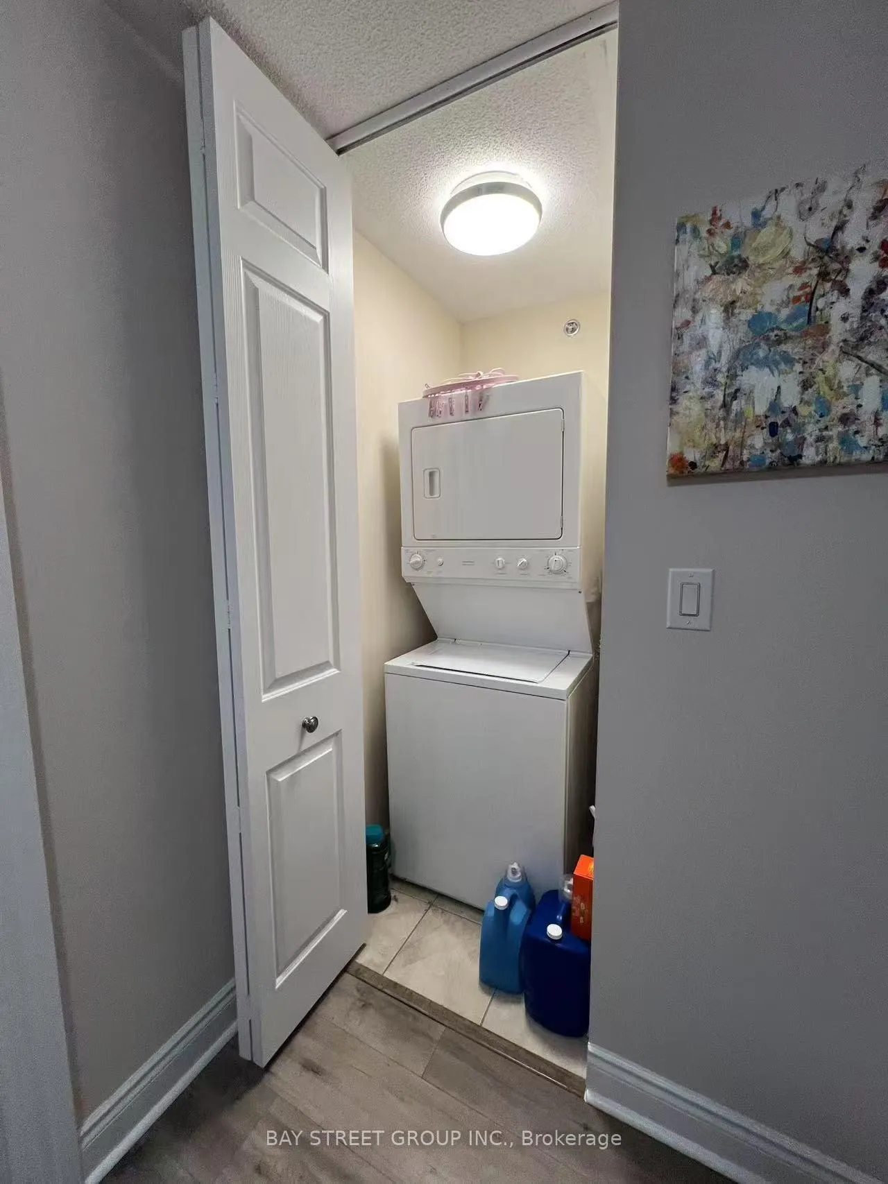 Photo 10 of 8 Brighton Place, Vaughan, Crestwood-Springfarm-Yorkhill — HOMEH