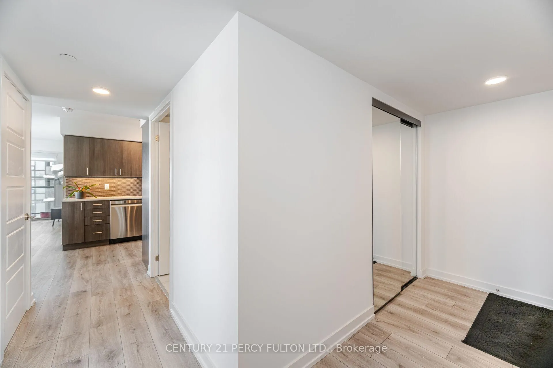 Photo 4 of Unit 902, 1455 Celebration Drive, Pickering, Bay Ridges — HOMEH