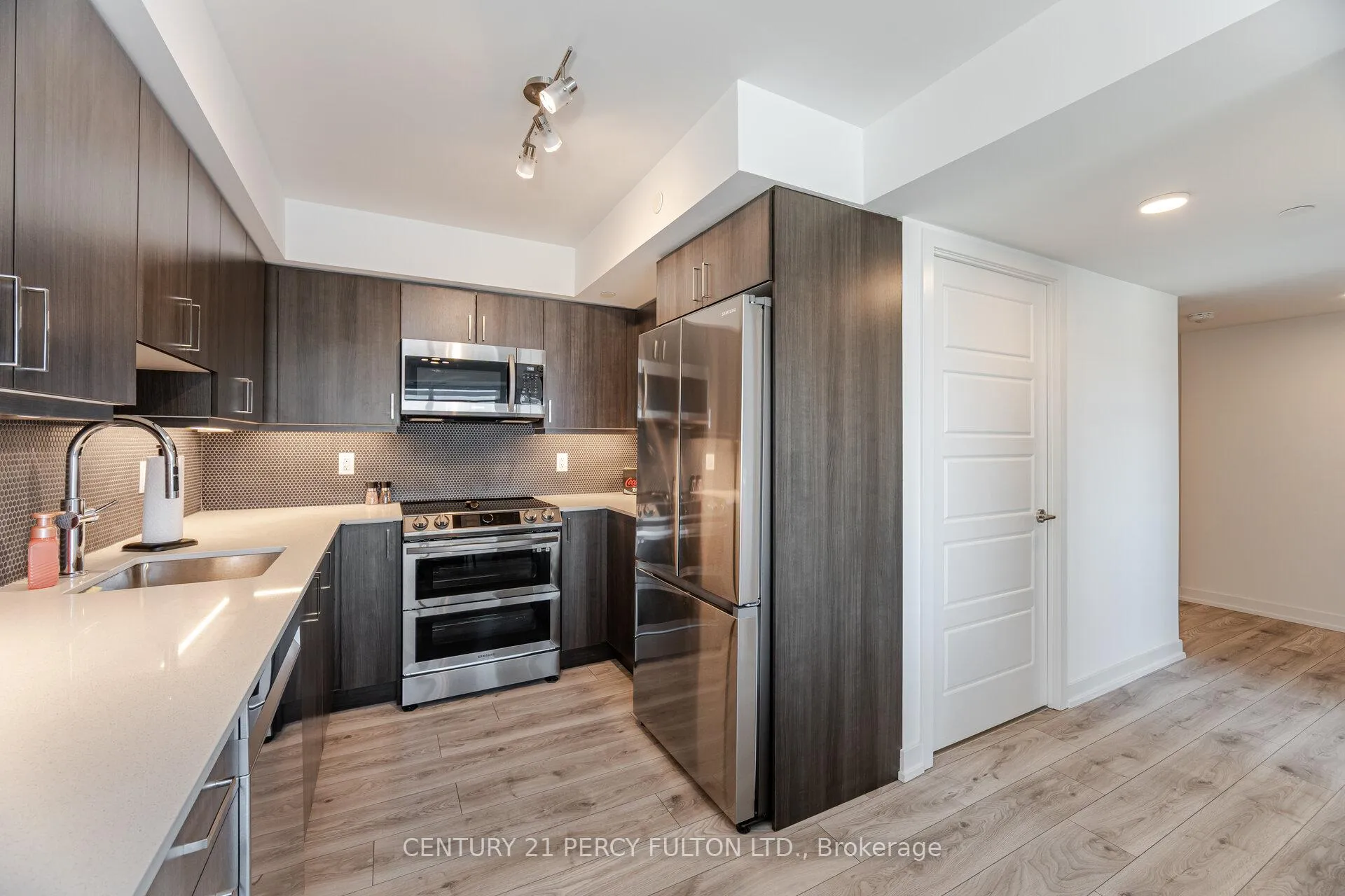 Photo 5 of Unit 902, 1455 Celebration Drive, Pickering, Bay Ridges — HOMEH