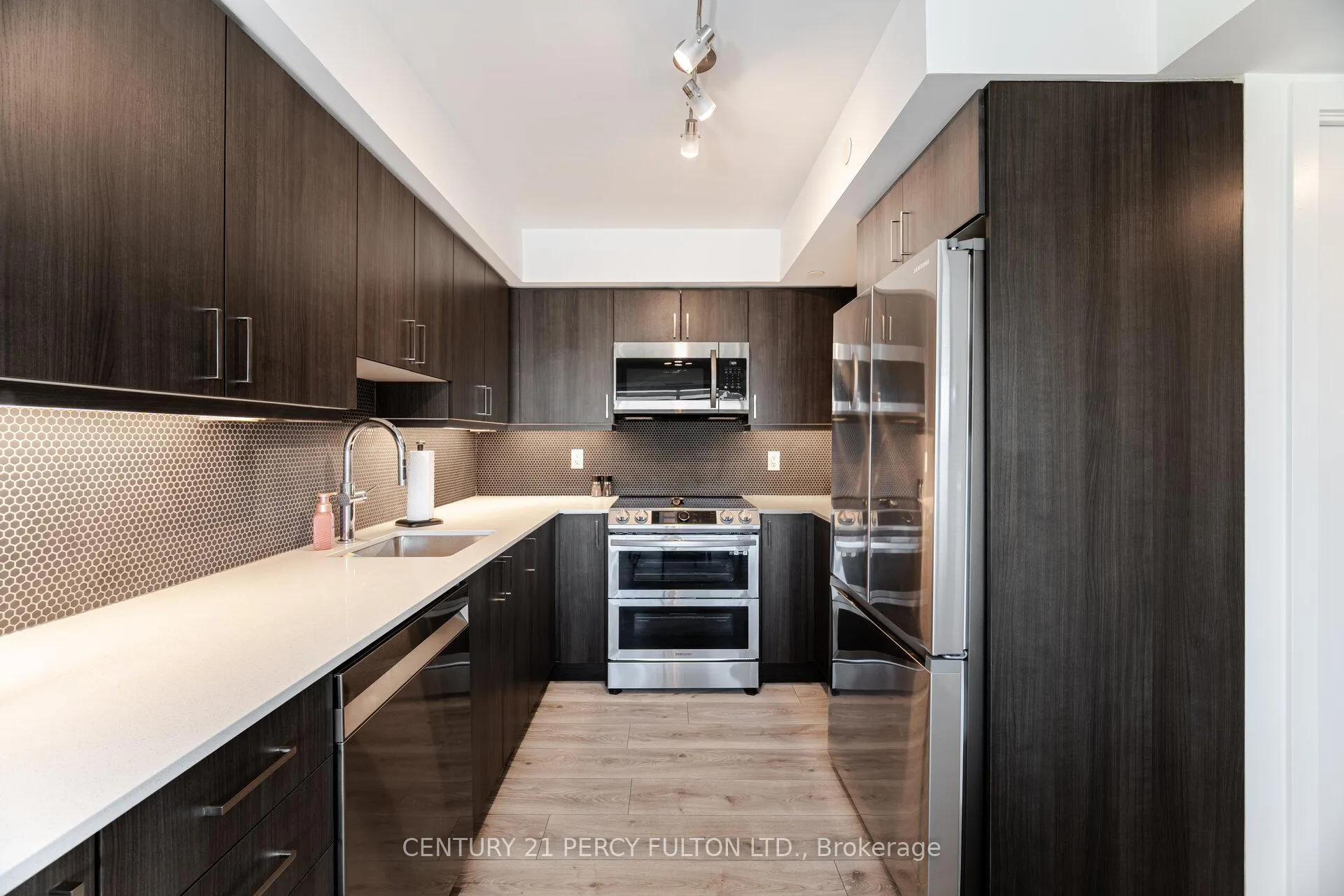 Photo 6 of Unit 902, 1455 Celebration Drive, Pickering, Bay Ridges — HOMEH