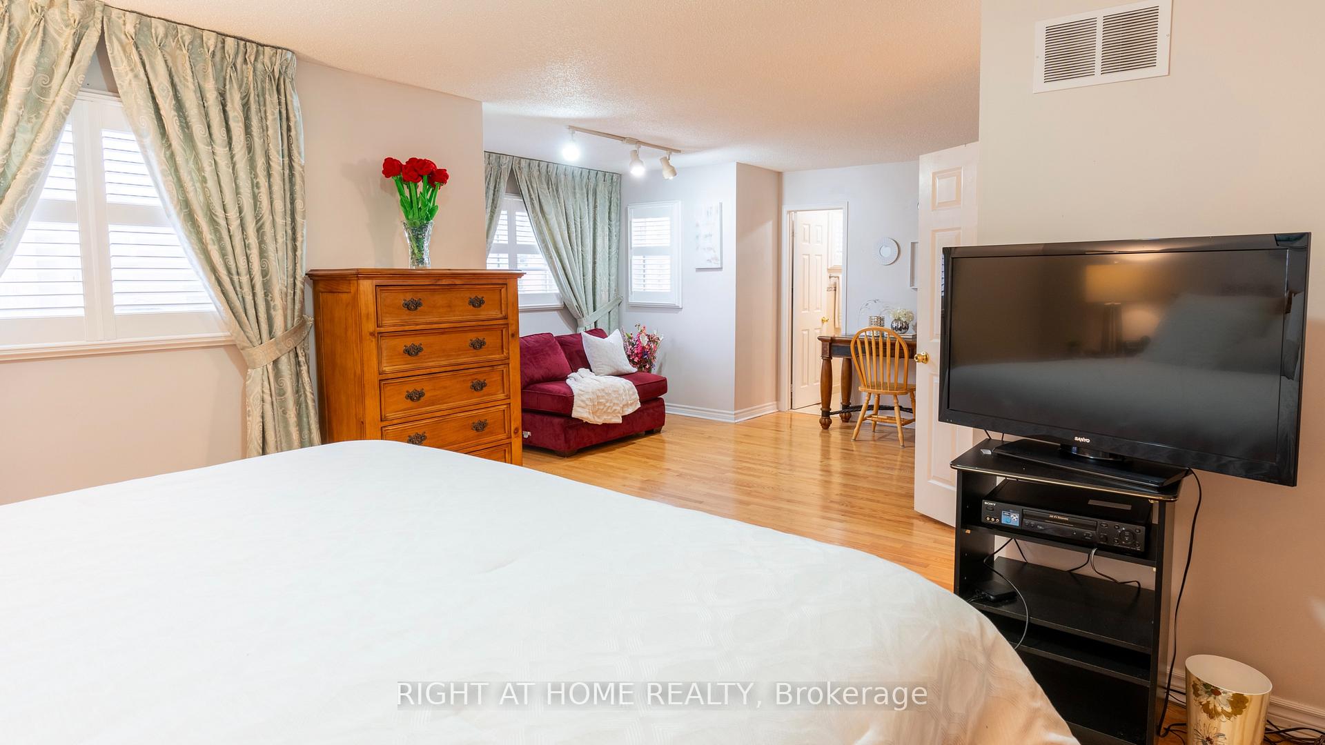 Photo 20 of 12 Griffiths Drive, Ajax, Central West — HOMEH