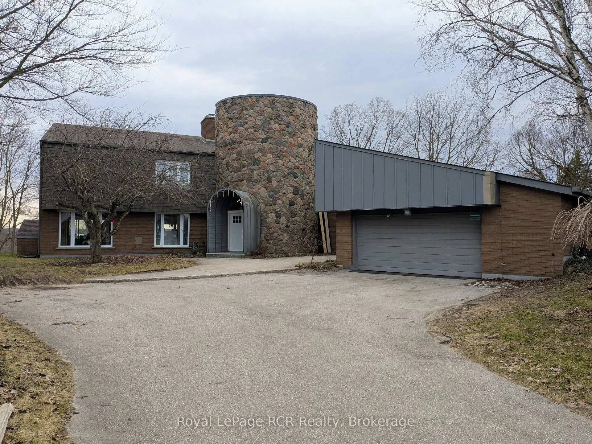 Photo of 136 4th Avenue