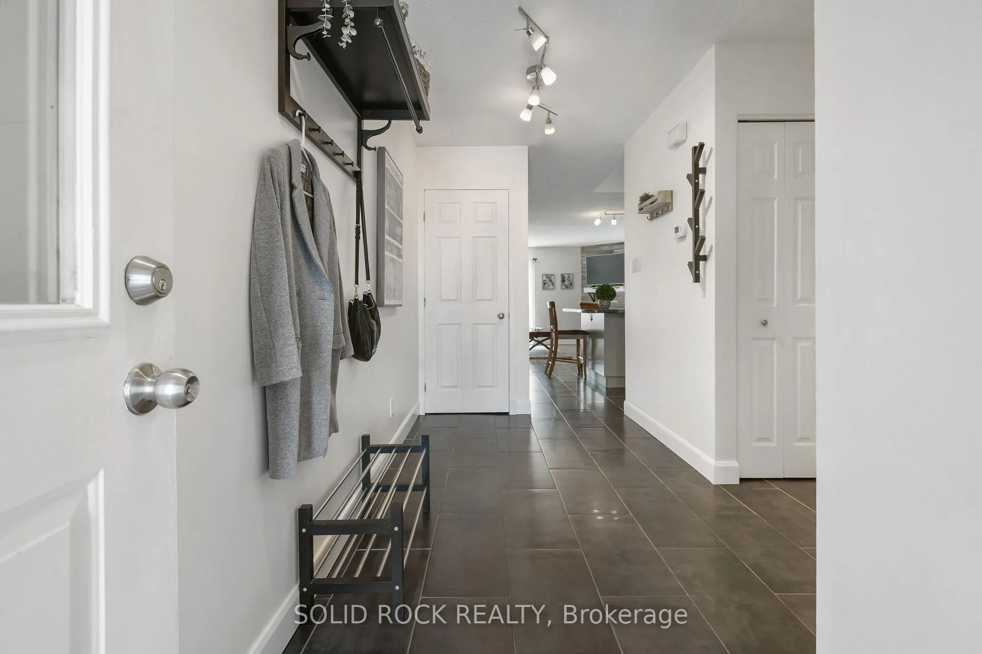 Photo 5 of 50 Spruce Crescent, Arnprior — HOMEH