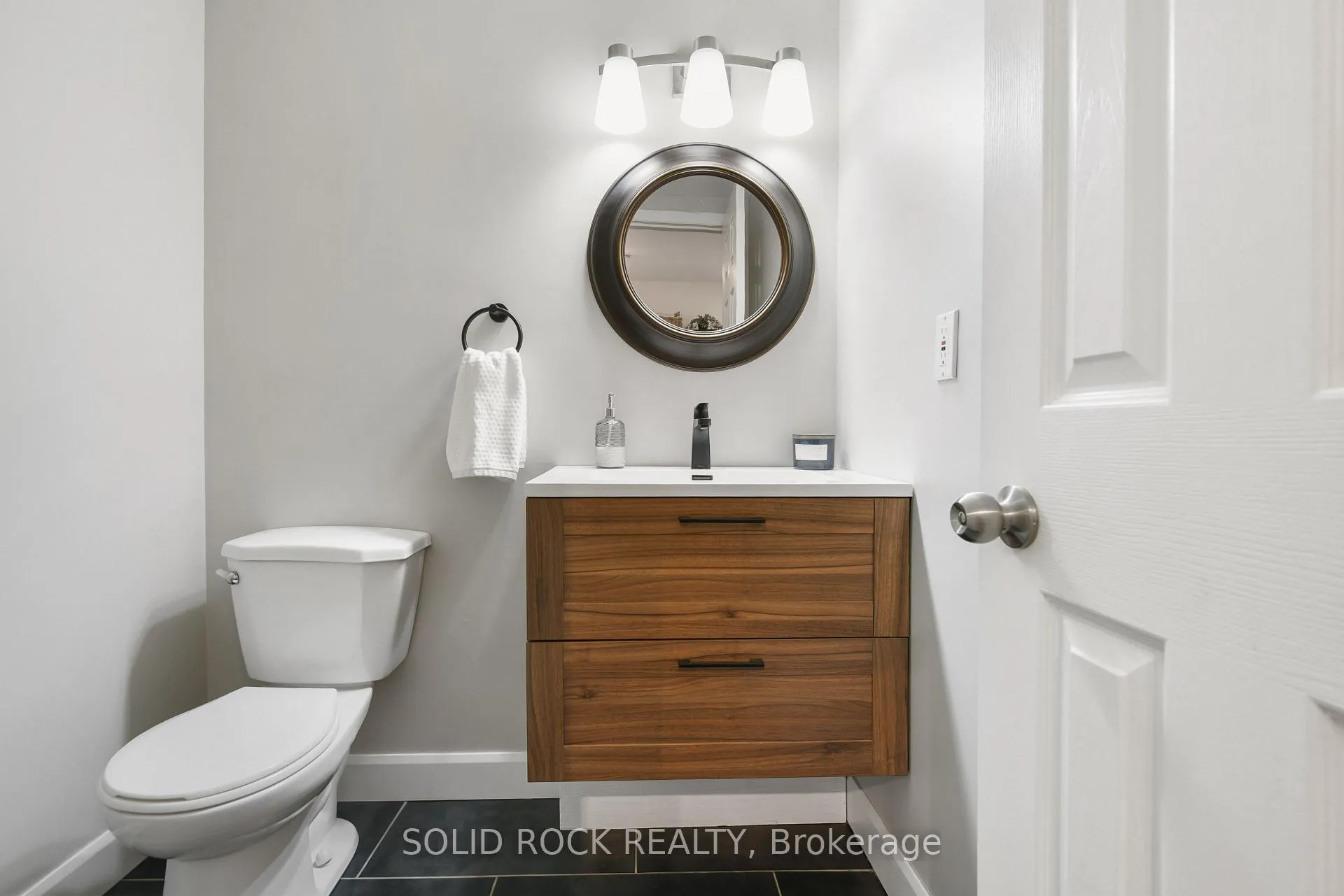 Photo 15 of 50 Spruce Crescent, Arnprior — HOMEH