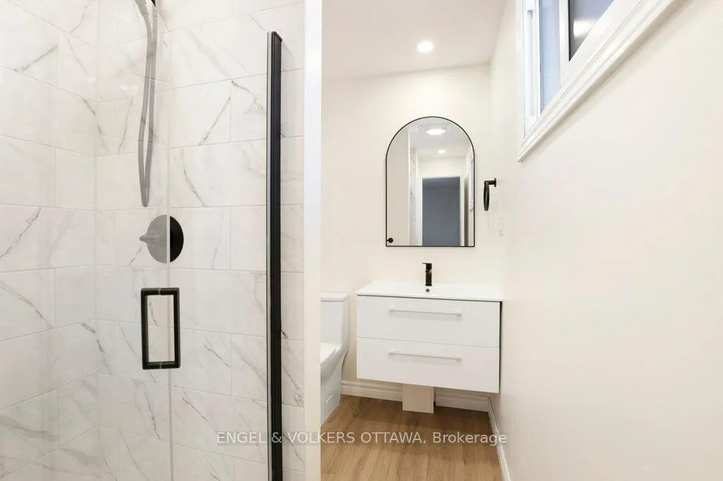 Photo 22 of 424 Phoenix Crescent, Ottawa, Bilberry Creek/Queenswood Heights — HOMEH